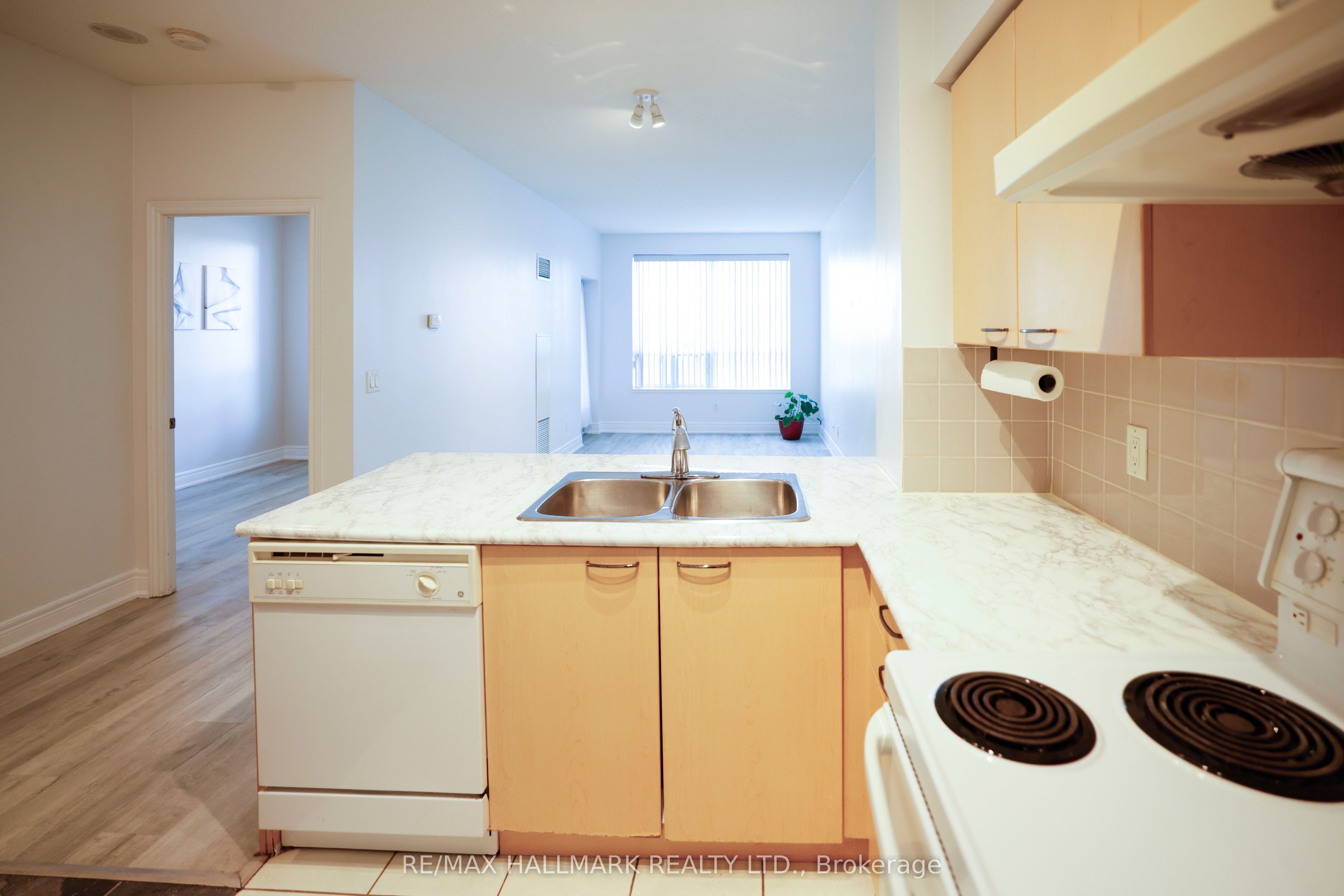62 Suncrest Boulevard 112, Markham, ON L3T 7Y6 photo 4