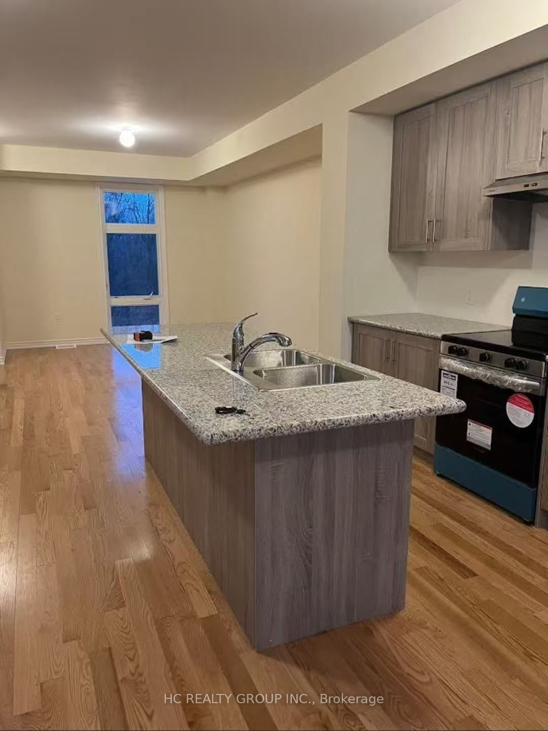 37 Puisaya Drive, Richmond Hill, ON L4E 1L2 photo 2