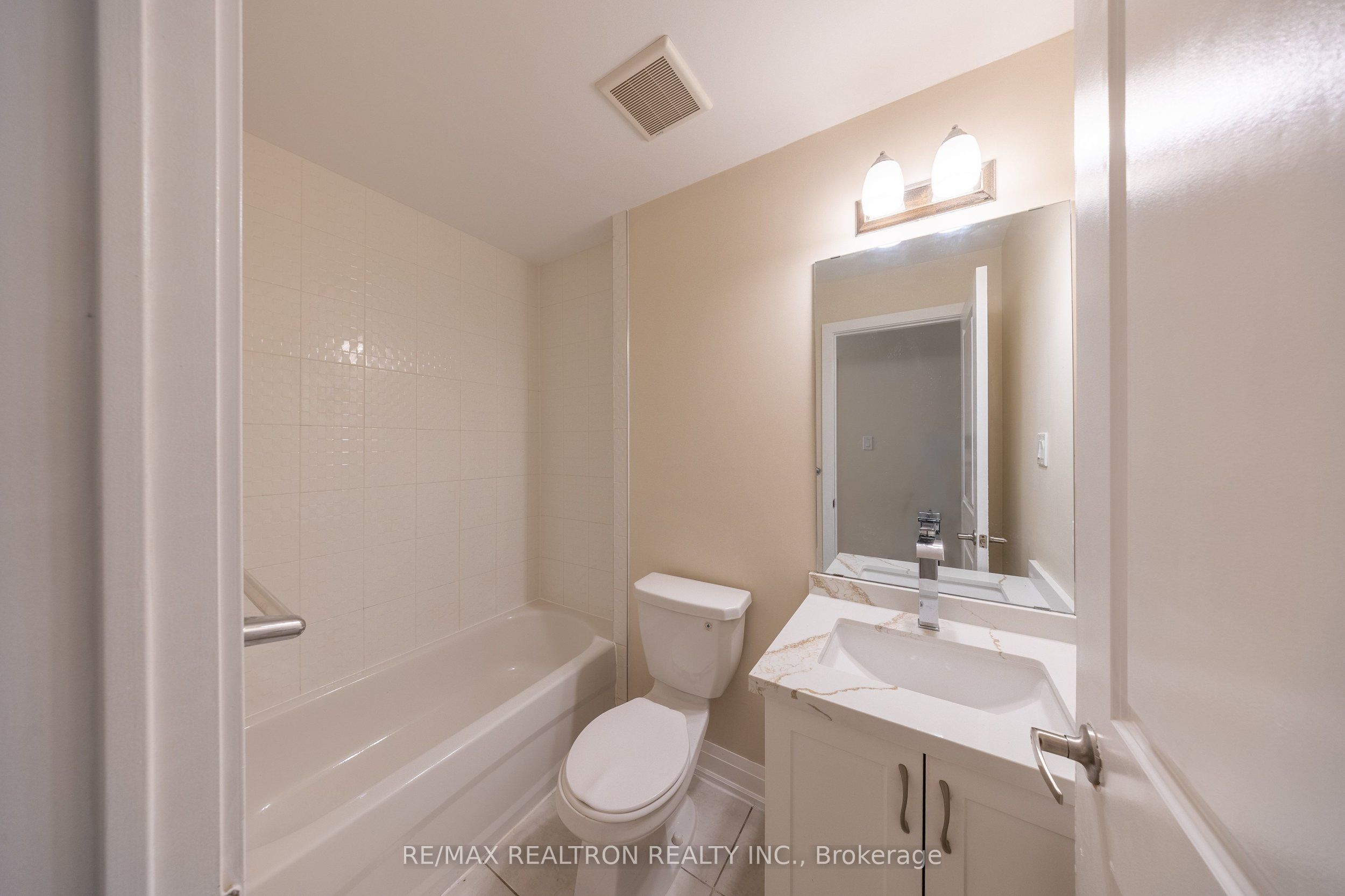 6 Whitaker Way 157, Whitchurch-Stouffville, ON L4A 4T4 photo 4