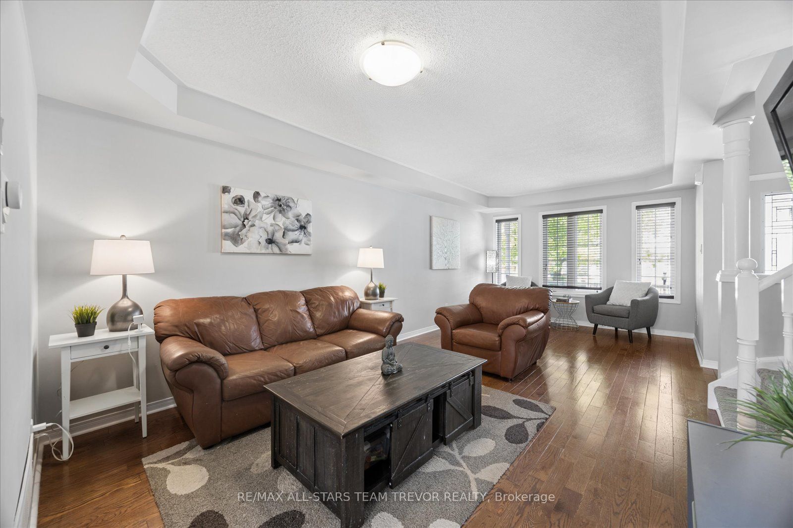 30 Laurendale Avenue, Georgina, ON L4P 4A8 photo 2
