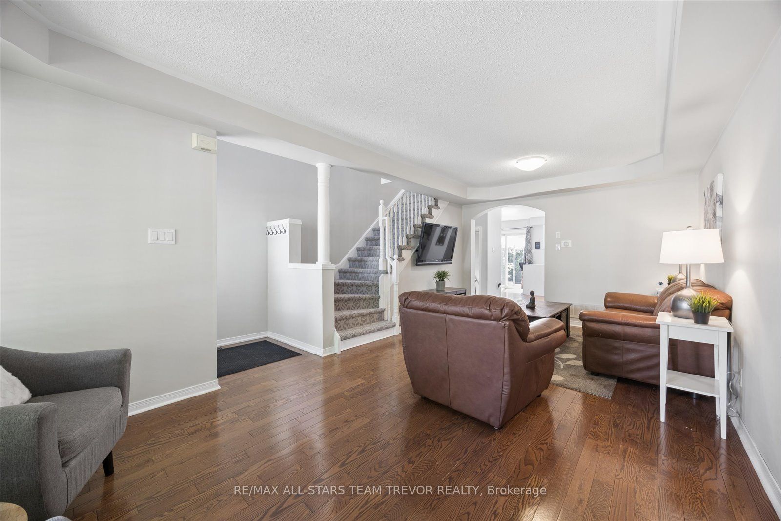 30 Laurendale Avenue, Georgina, ON L4P 4A8 photo 3