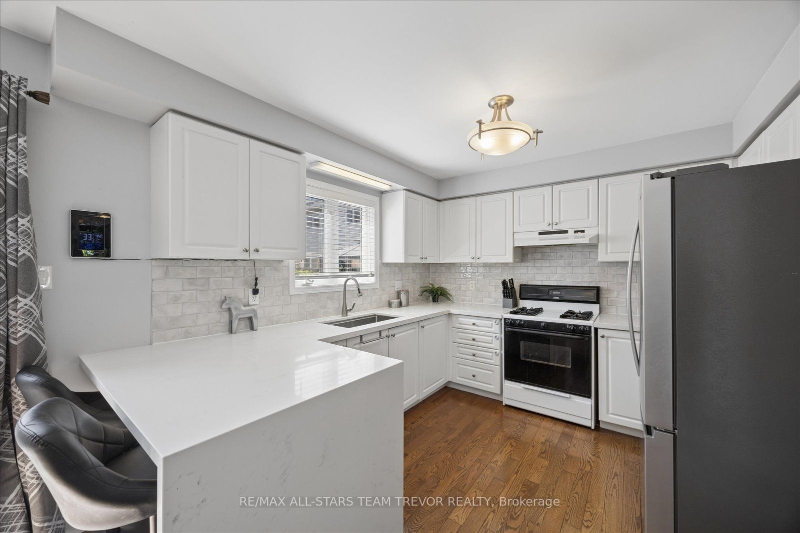 30 Laurendale Avenue, Georgina, ON L4P 4A8 photo 5