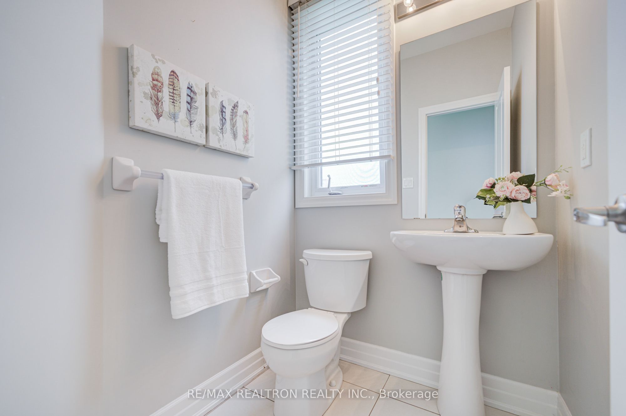 48 Robert Wilson Crescent, Georgina, ON L4P 4P1 photo 4