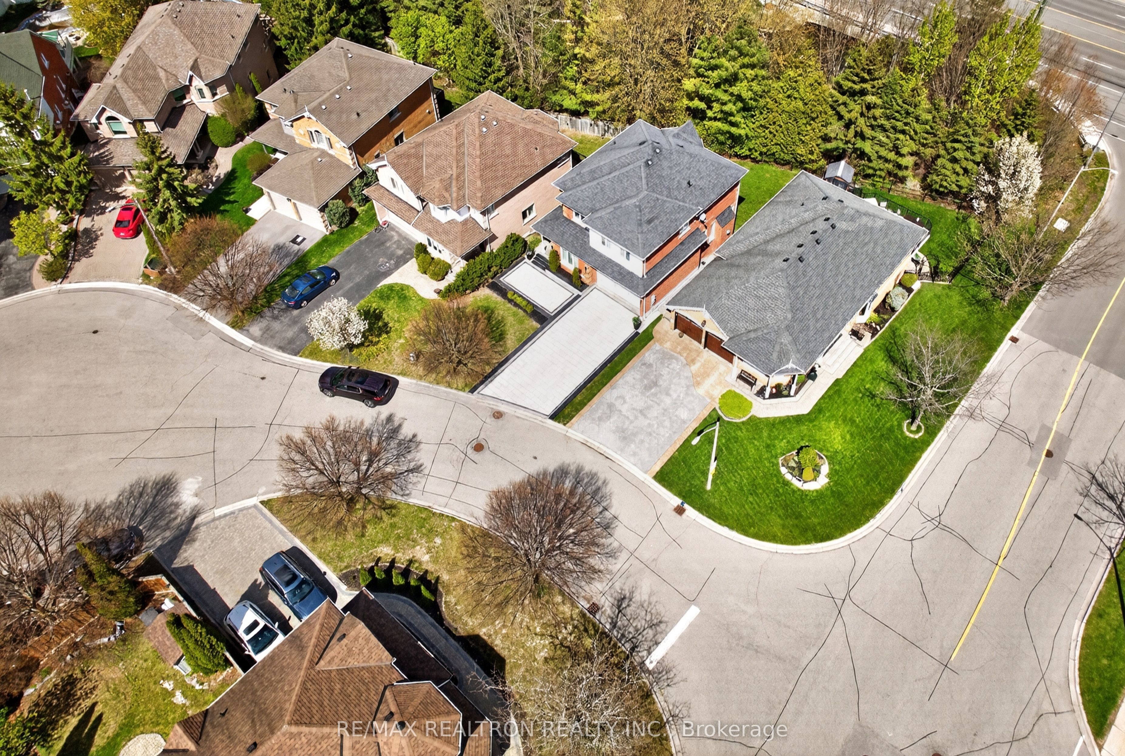 5 Yvonne Place, Aurora, ON L4G 7E5 photo 2
