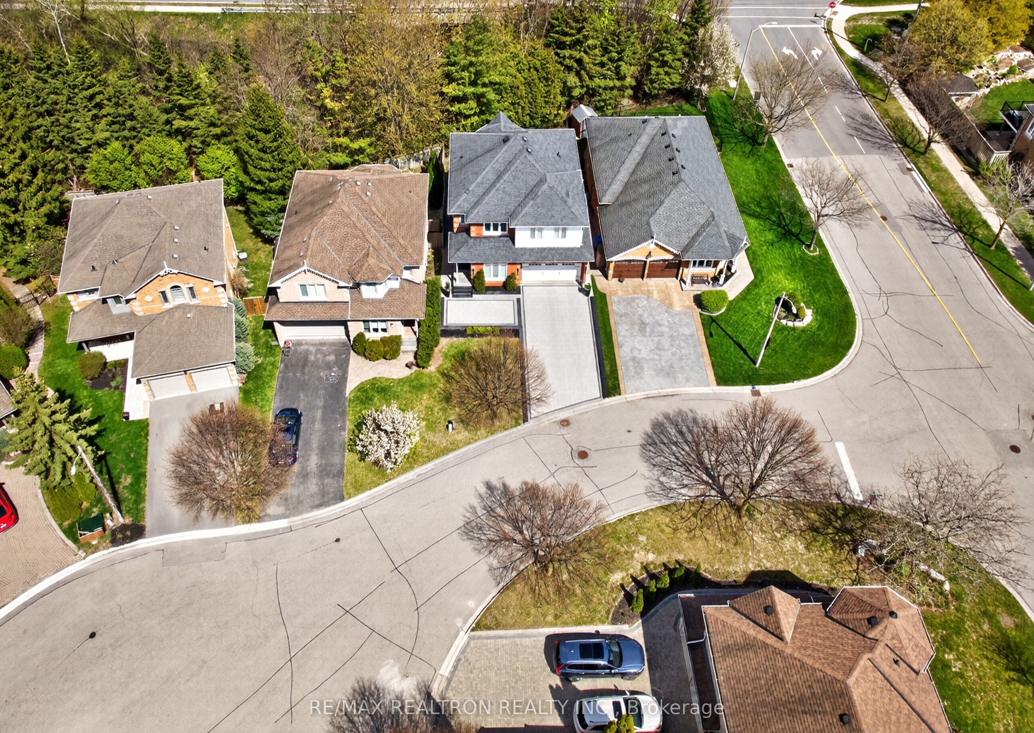 5 Yvonne Place, Aurora, ON L4G 7E5 photo 3
