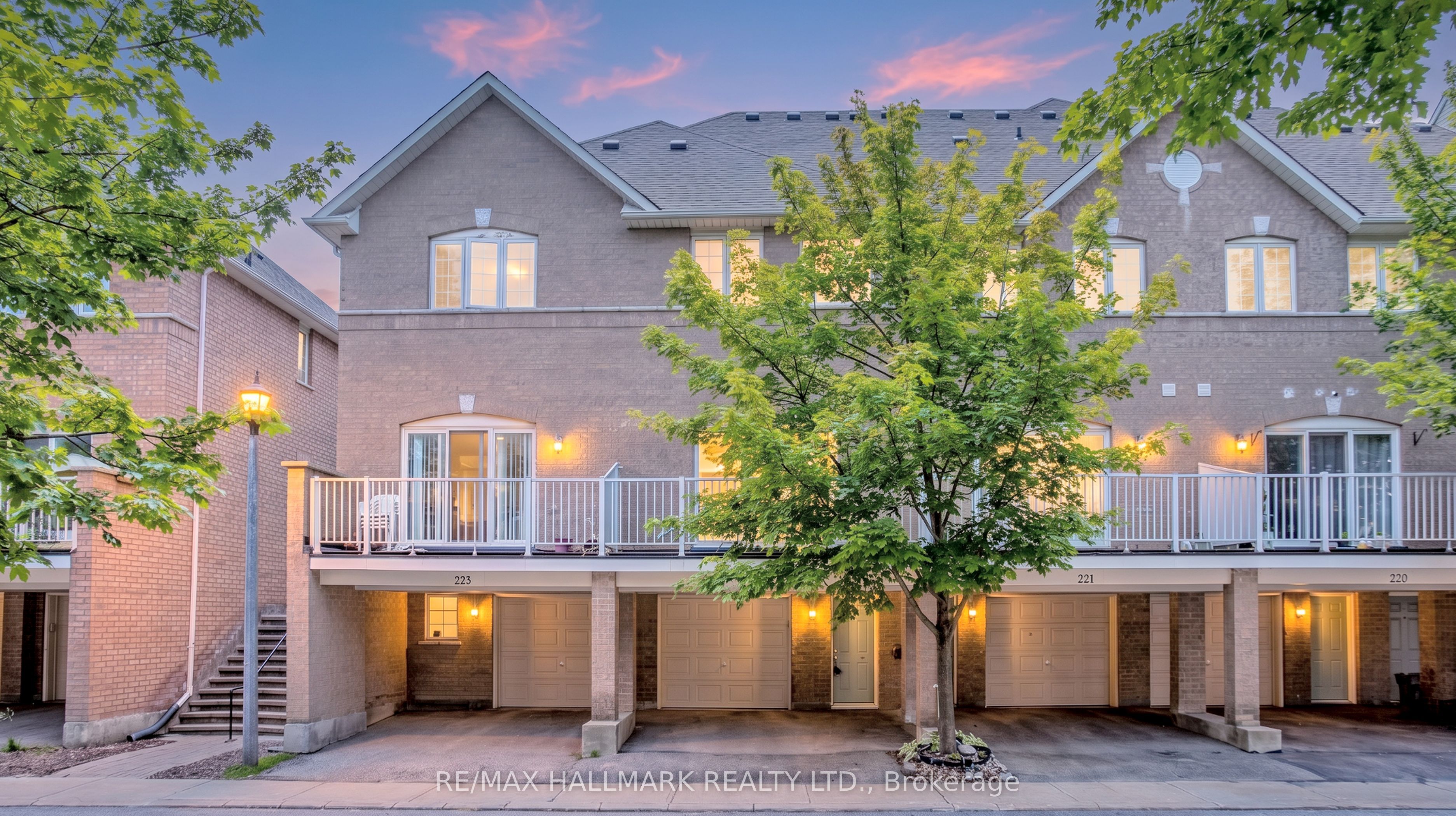 23 Observatory Lane 222, Richmond Hill, ON L4C 0M7