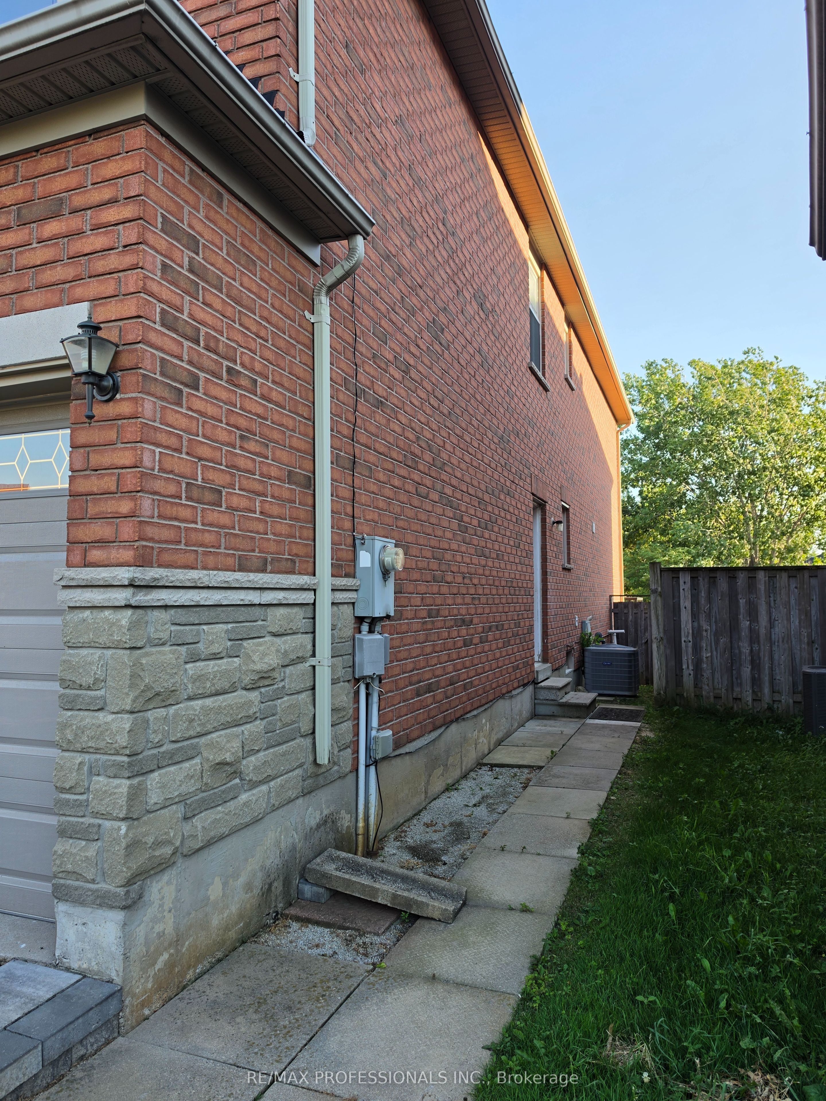 13 Beechgrove Crescent Bsmt, Markham, ON L3R 4Z1 photo 2