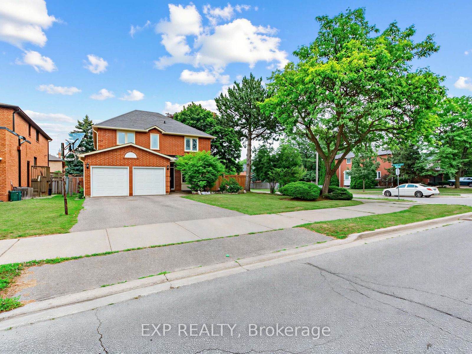 129 Franklin Avenue, Vaughan, ON L4J 4X6 photo 2