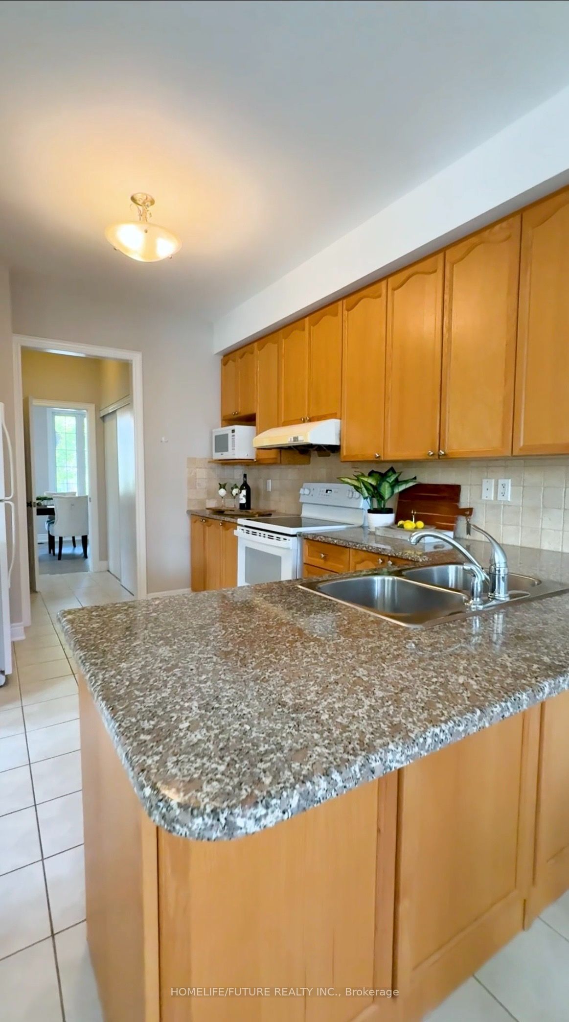 1 Capogna Street, Markham, ON L6B 0H5 photo 3