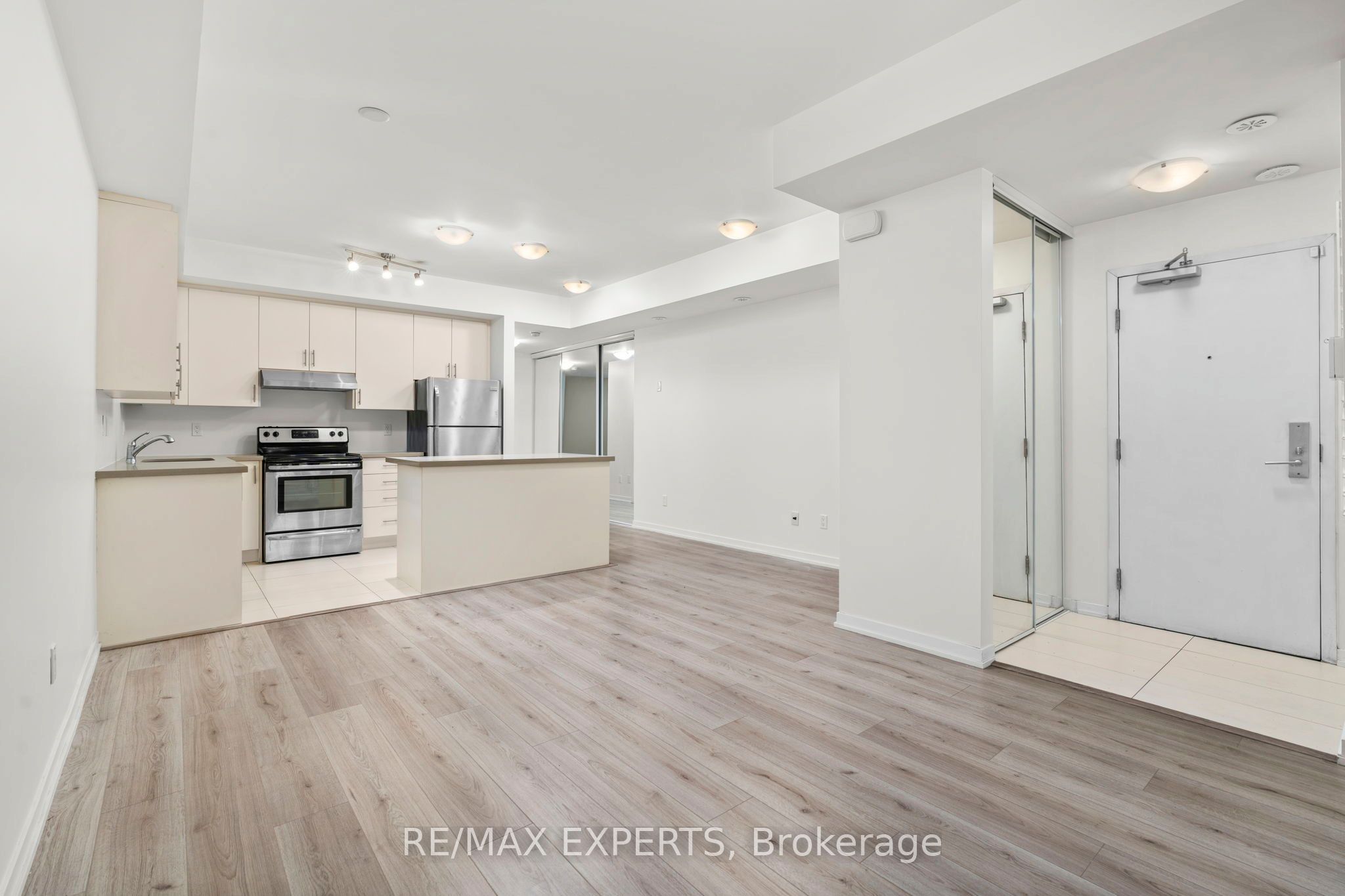 26 Bruce Street A04, Vaughan, ON L4L 0H4 photo 2