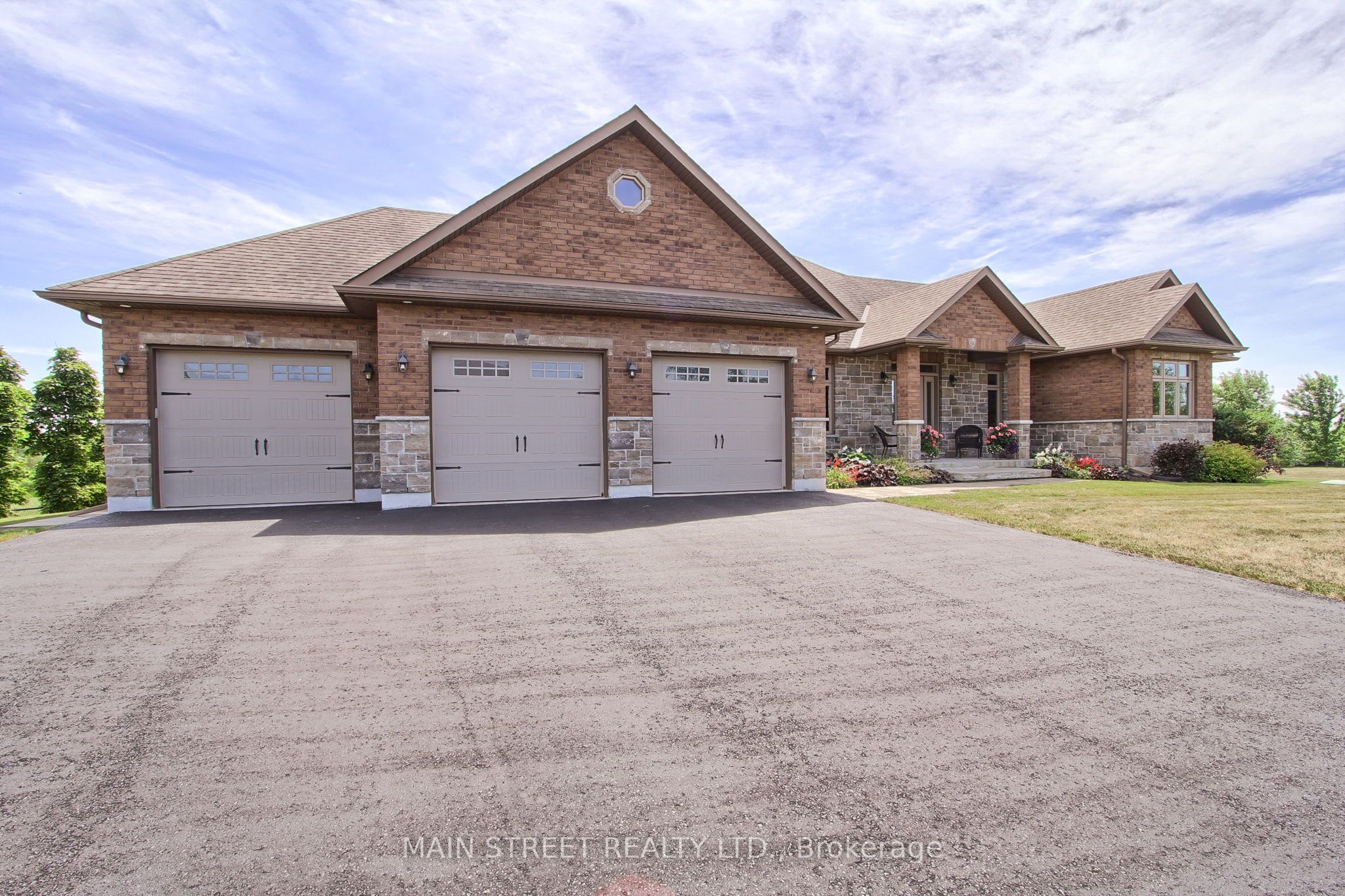 13 Brolley Crescent, Essa, ON L0L 1N0