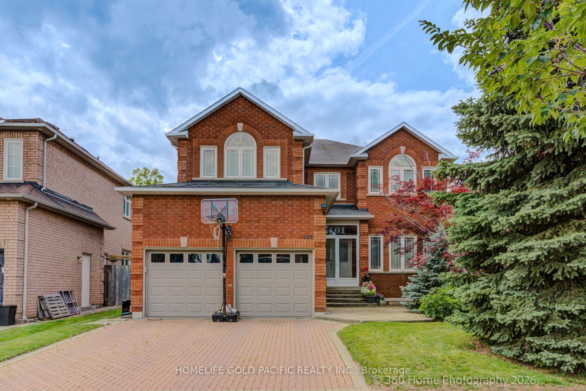 101 Clarendon Drive, Richmond Hill, ON L4B 3W5