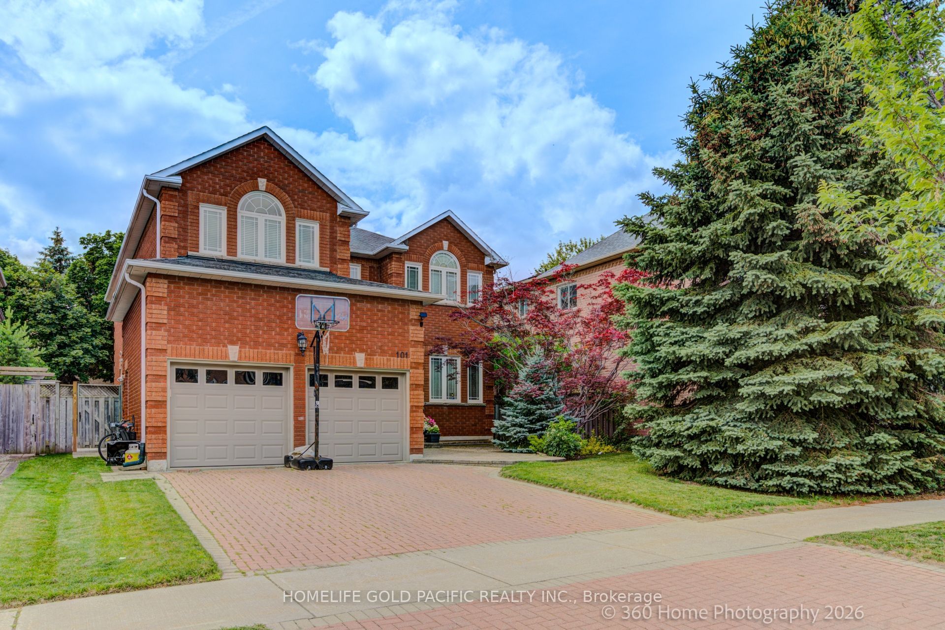 101 Clarendon Drive, Richmond Hill, ON L4B 3W5 photo 2