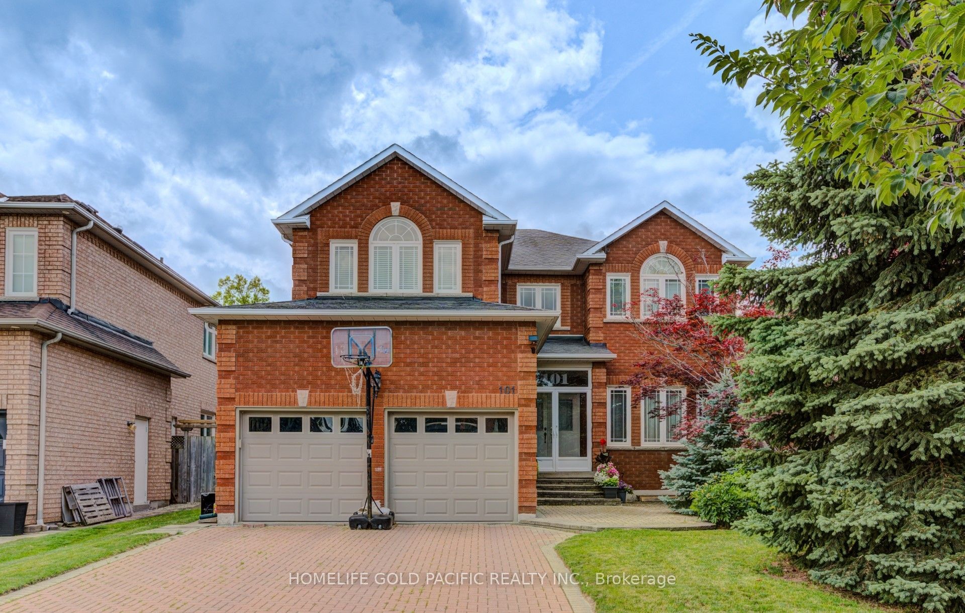 101 Clarendon Drive, Richmond Hill, ON L4B 3W5 photo 3