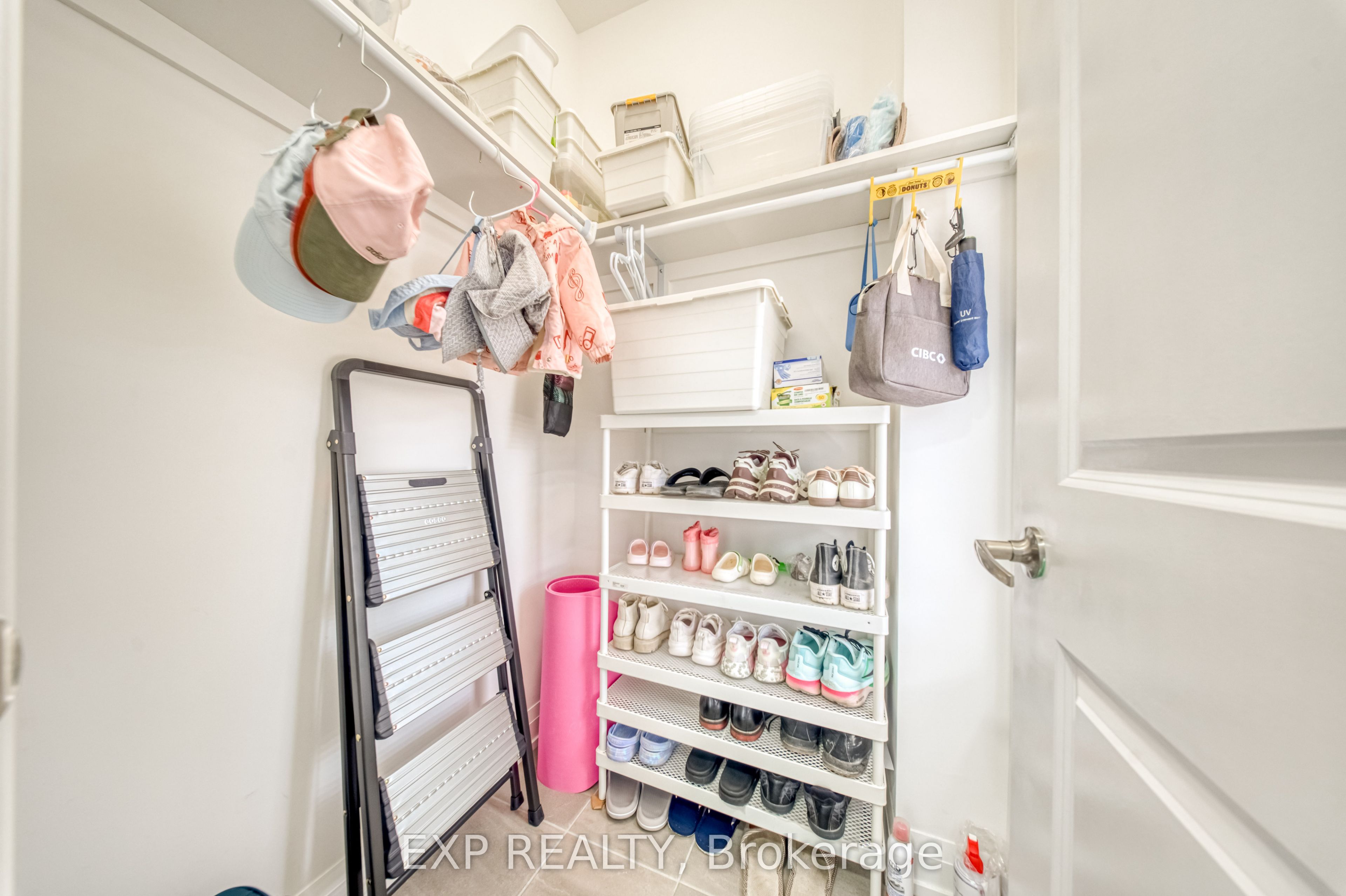 8 Prosperity Way, East Gwillimbury, ON L9N 0V1 photo 3