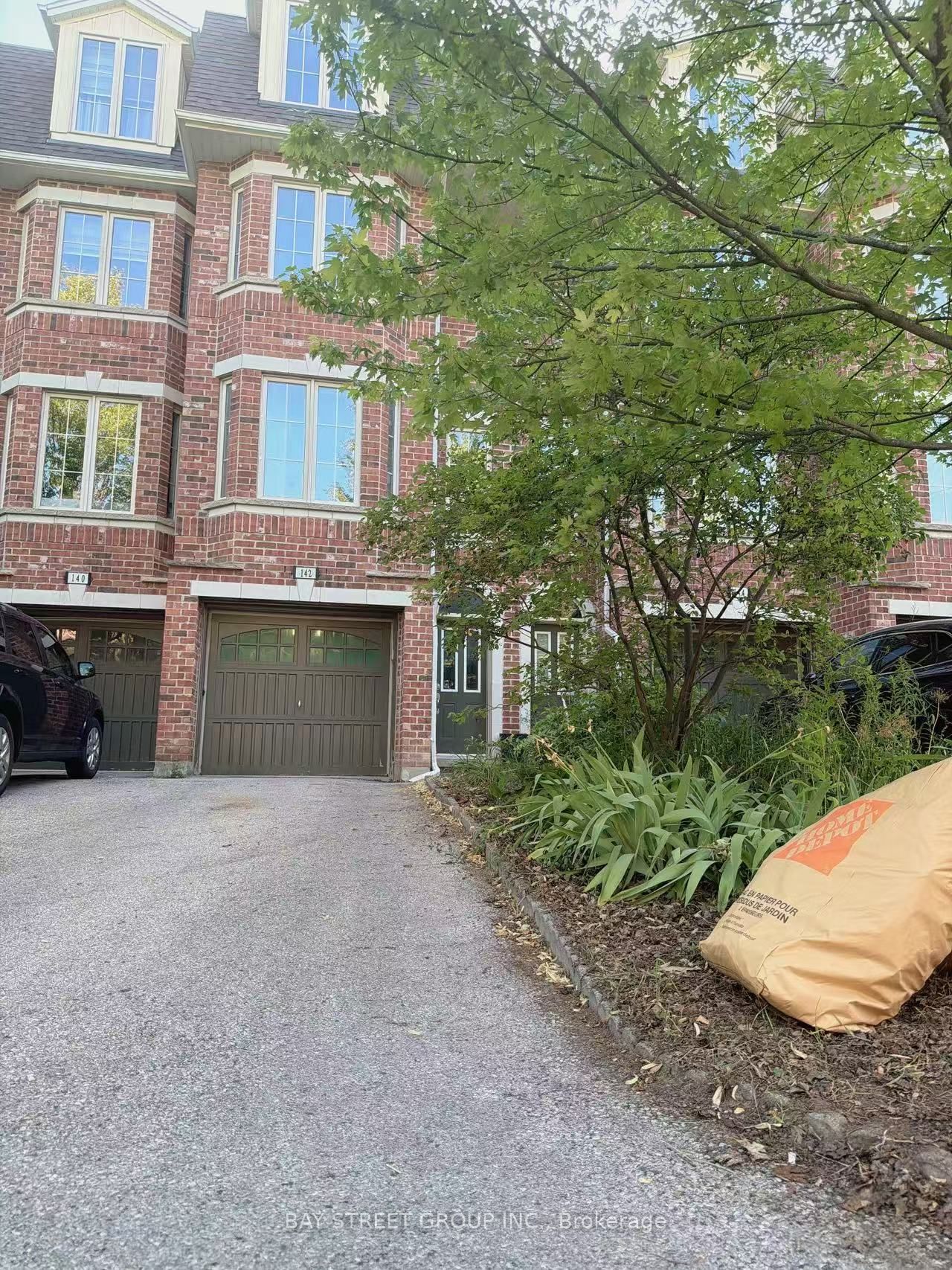 142 Hall Street, Richmond Hill, ON L4C 4N8