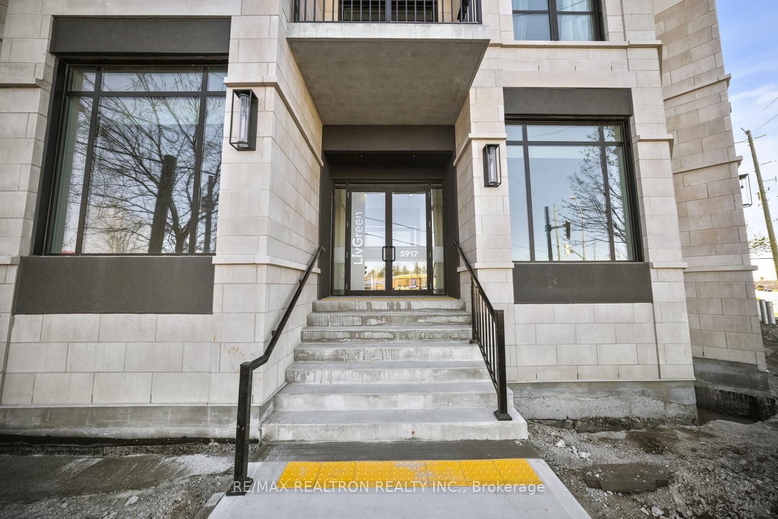 5917 Main Street Ph811, Whitchurch-Stouffville, ON L4A 5G4 photo 5