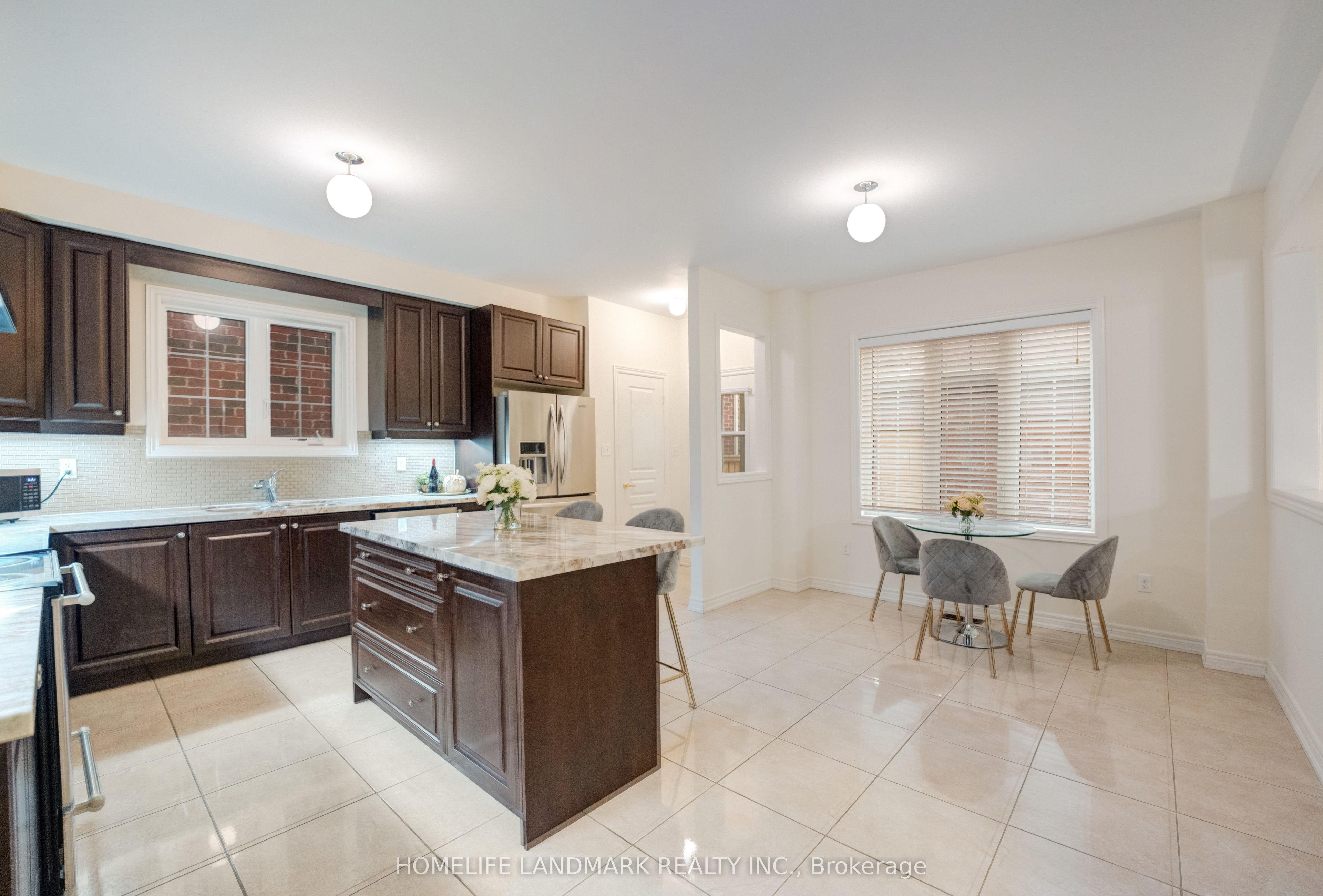 298 West Lawn Crescent, Whitchurch-Stouffville, ON L4A 1X3 photo 4