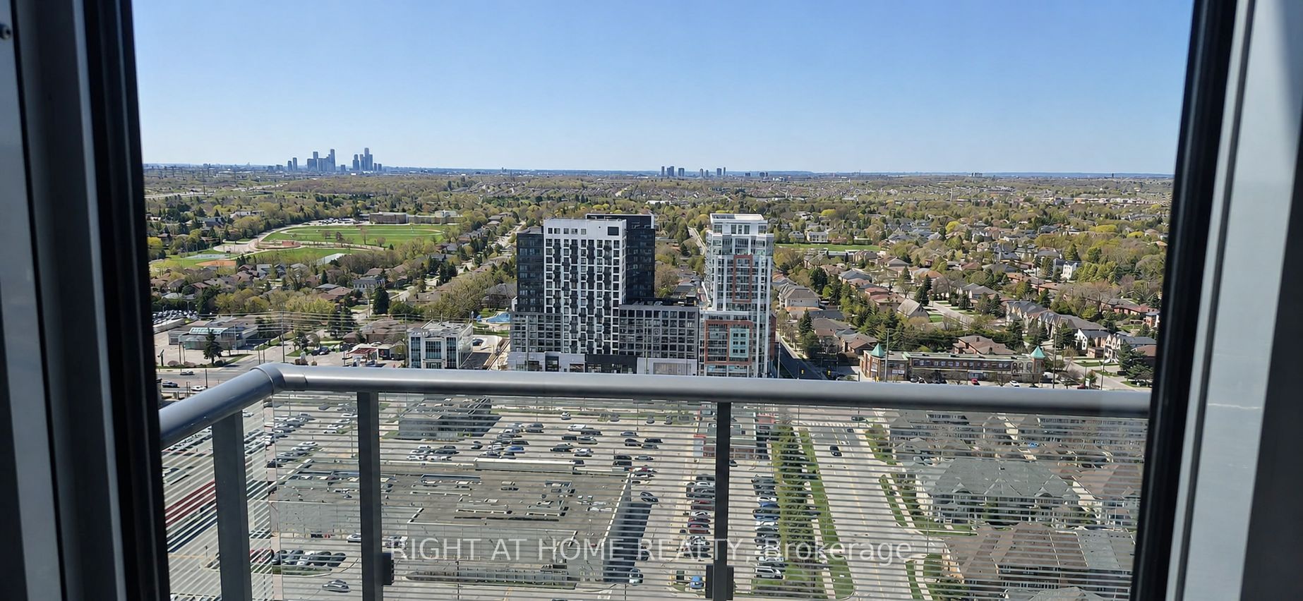 95 Oneida Crescent Ph12, Richmond Hill, ON L4B 0H5 photo 3