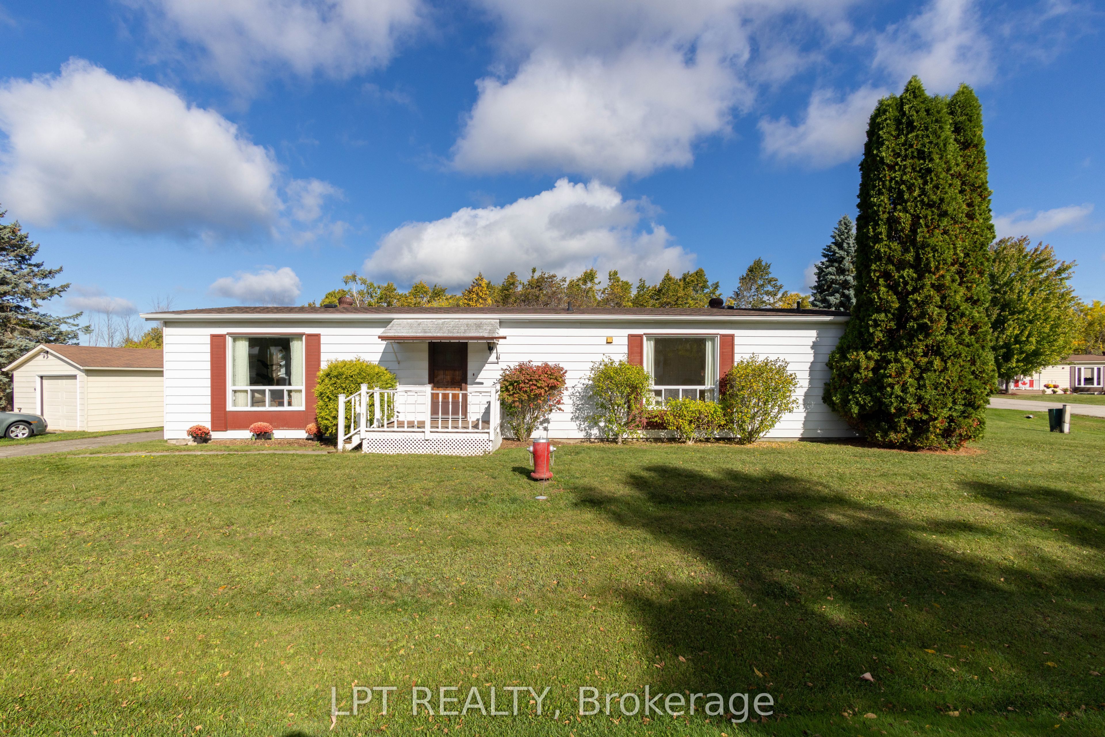 11 Geneva Court, Georgina, ON L0E 1R0 photo 2