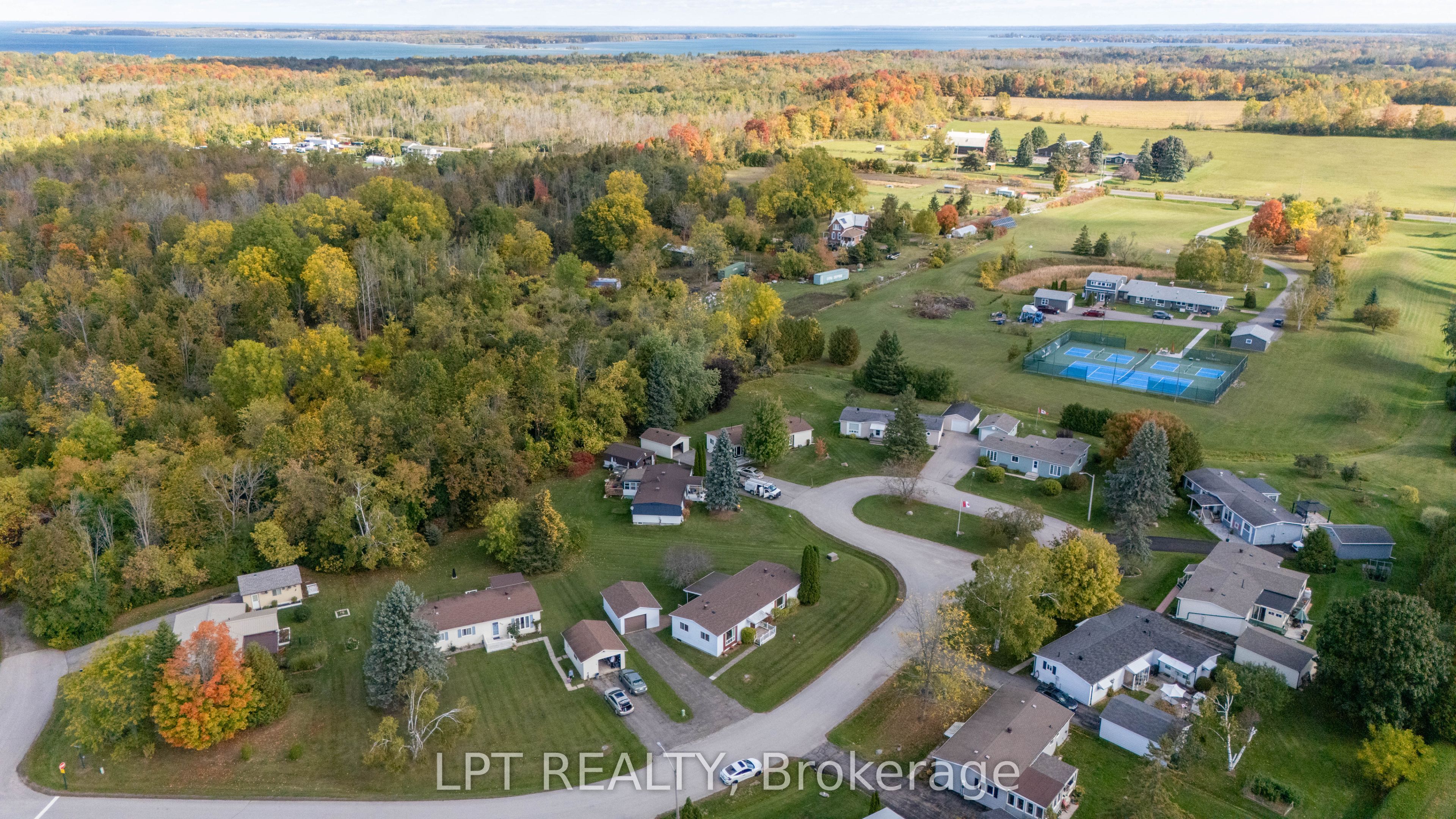 11 Geneva Court, Georgina, ON L0E 1R0 photo 3