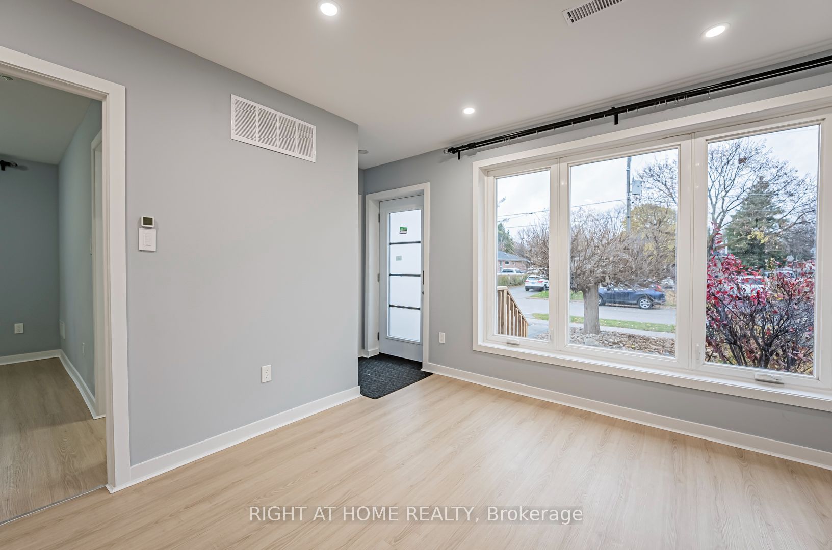 250 Beechy Drive MAIN, Richmond Hill, ON L4C 2X7 photo 2