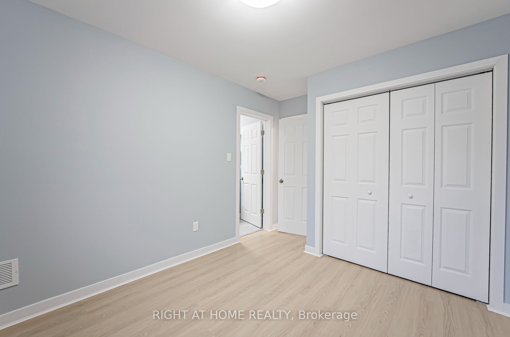 250 Beechy Drive MAIN, Richmond Hill, ON L4C 2X7 photo 4