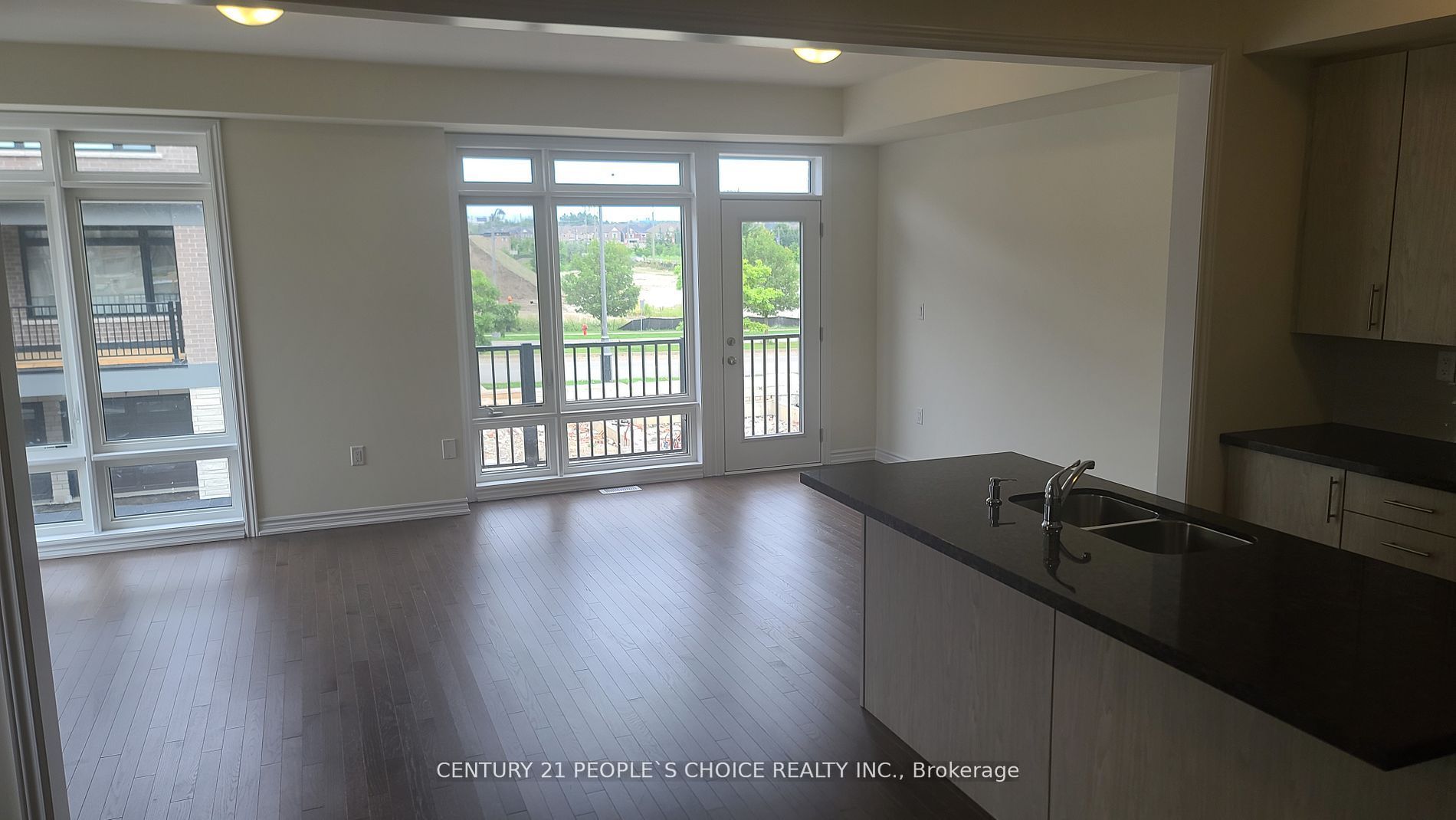 161 Blick Crescent, Aurora, ON L4G 4A7 photo 4