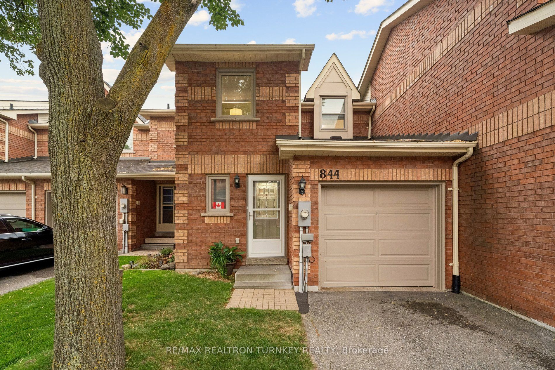 844 Playter Crescent, Newmarket, ON L3X 1W8