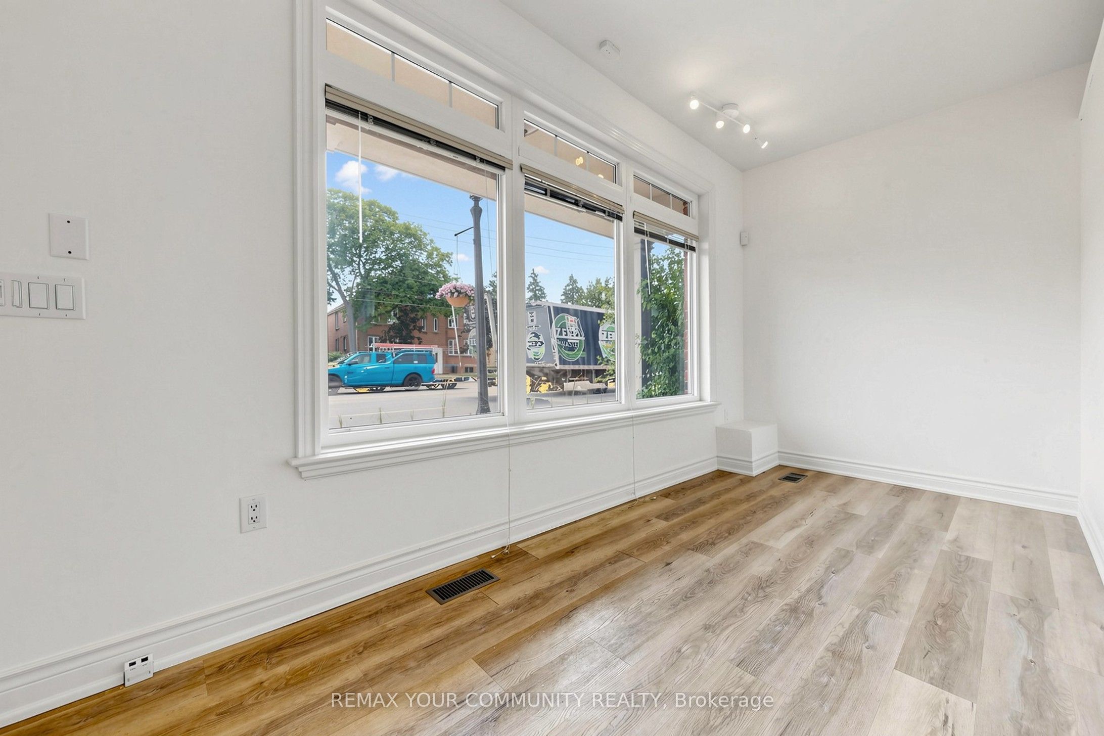2298 Major Mackenzie Drive, Vaughan, ON L6A 0C4 photo 4