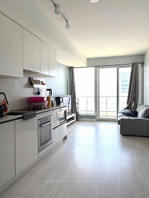 5 Buttermill Avenue 1707, Vaughan, ON L4K 0J5 photo 3