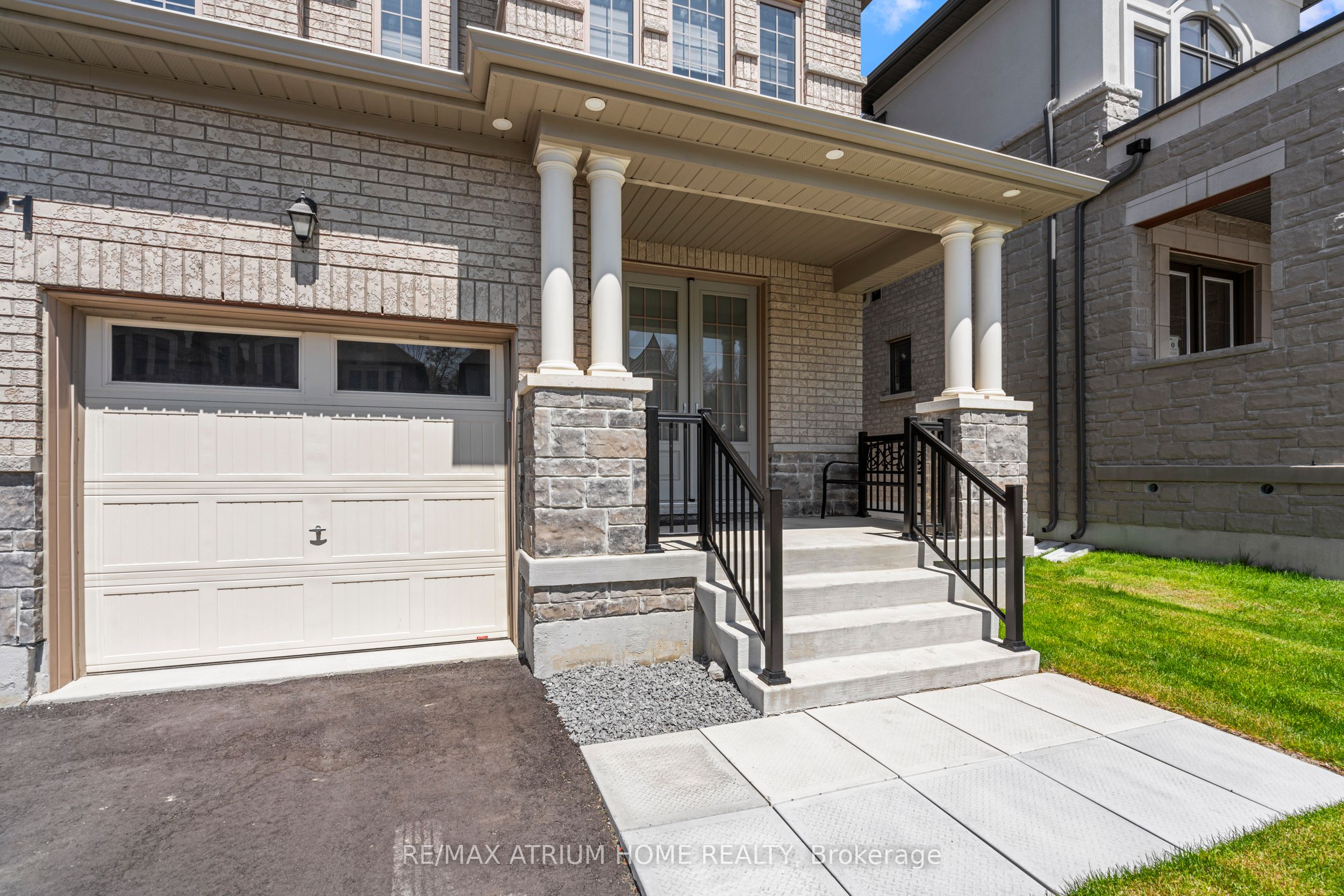 71 Silk Twist Drive, East Gwillimbury, ON L9N 0W4 photo 2