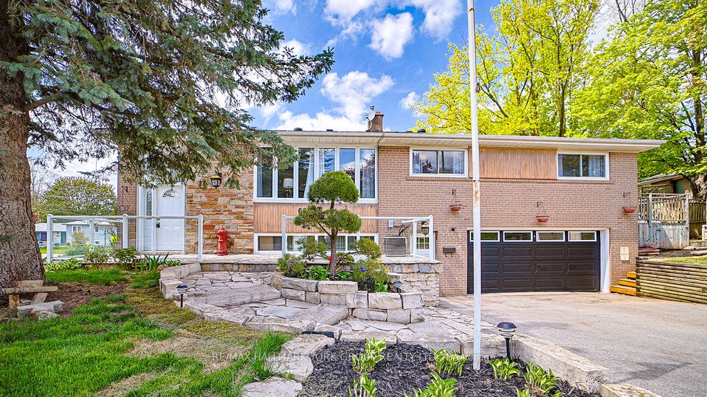 689 Sunnypoint Drive, Newmarket, ON L3Y 2Z7