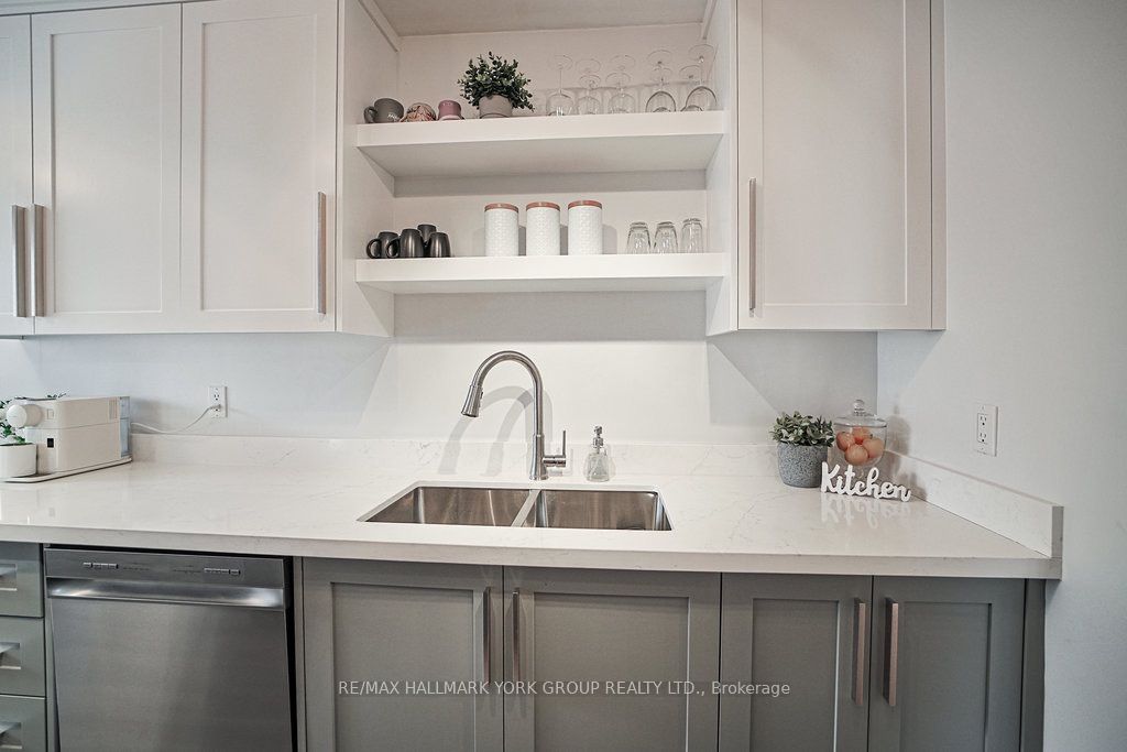 689 Sunnypoint Drive, Newmarket, ON L3Y 2Z7 photo 3
