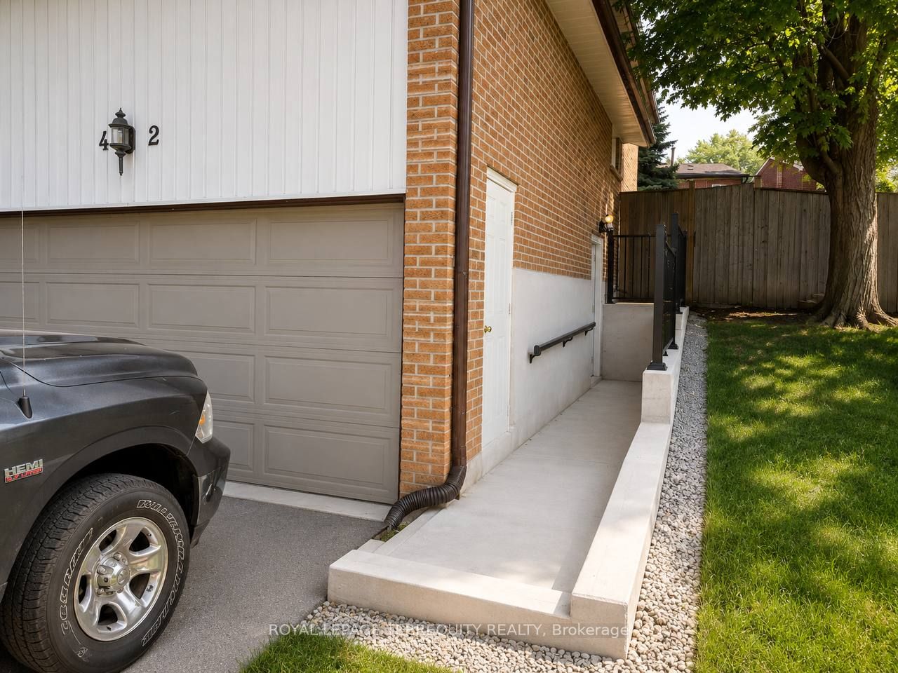 42 Portland Cres Crescent Lower Level, Newmarket, ON L3Y 6A5 photo 2