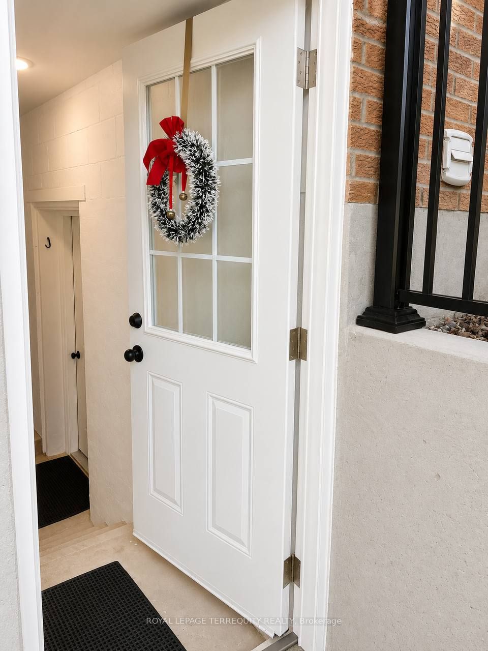 42 Portland Cres Crescent Lower Level, Newmarket, ON L3Y 6A5 photo 3