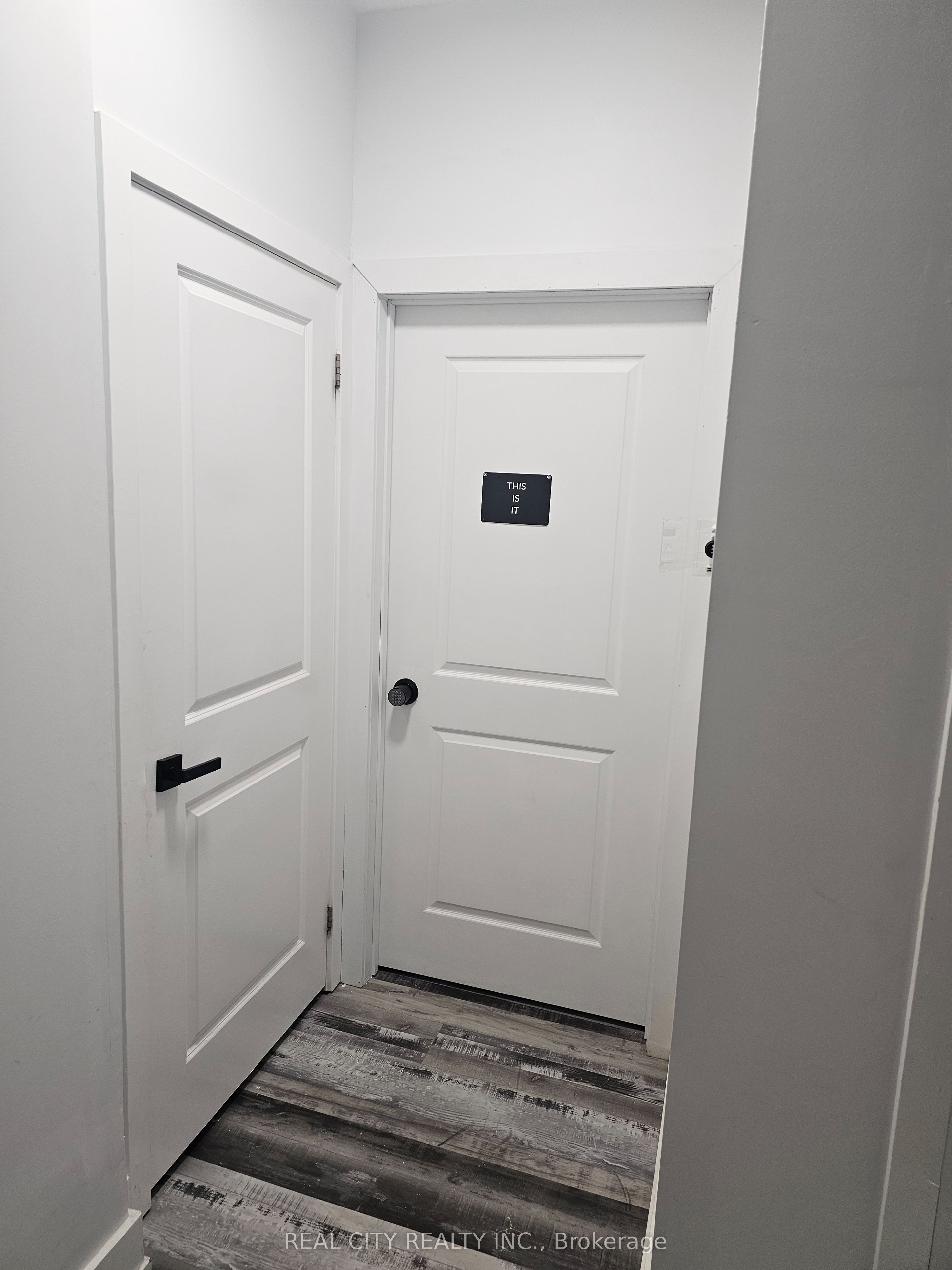 135 Farooq Boulevard, Vaughan, ON L4L 1A6 photo 2