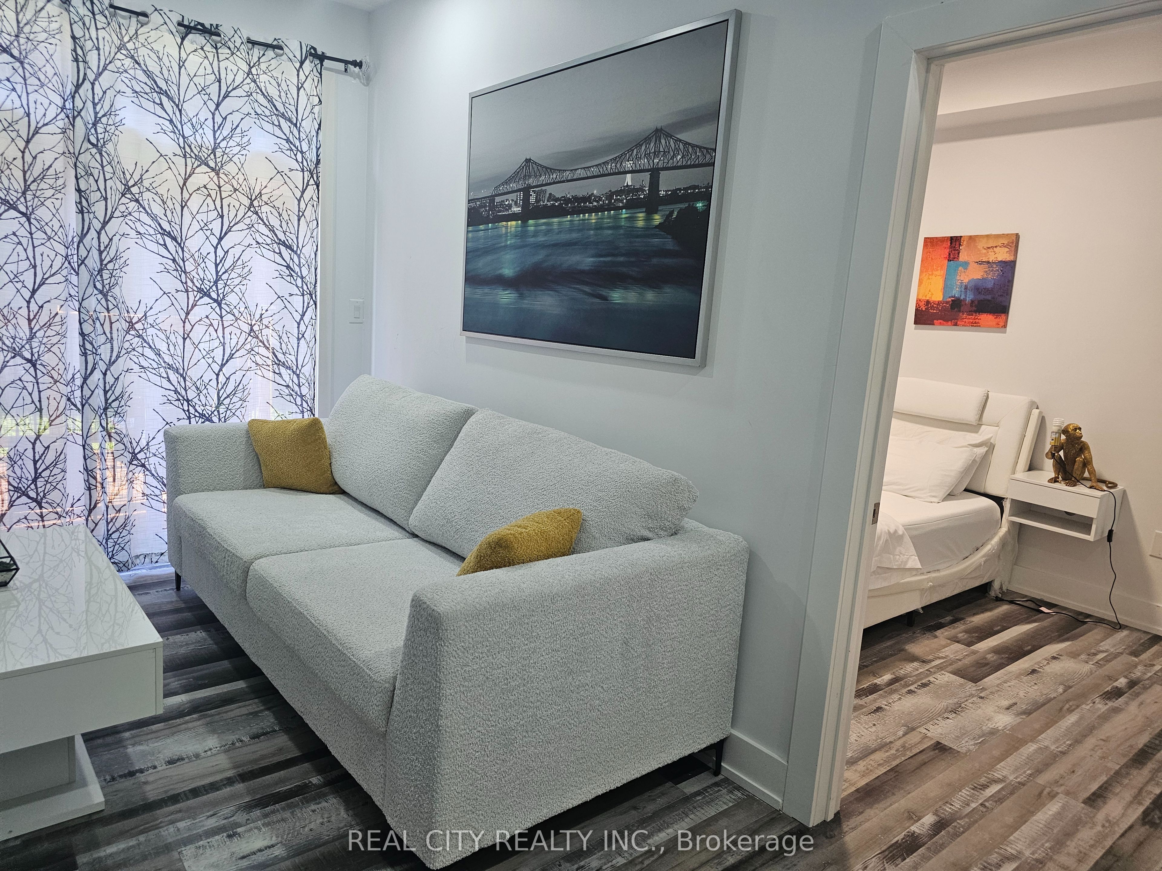 135 Farooq Boulevard, Vaughan, ON L4L 1A6 photo 3