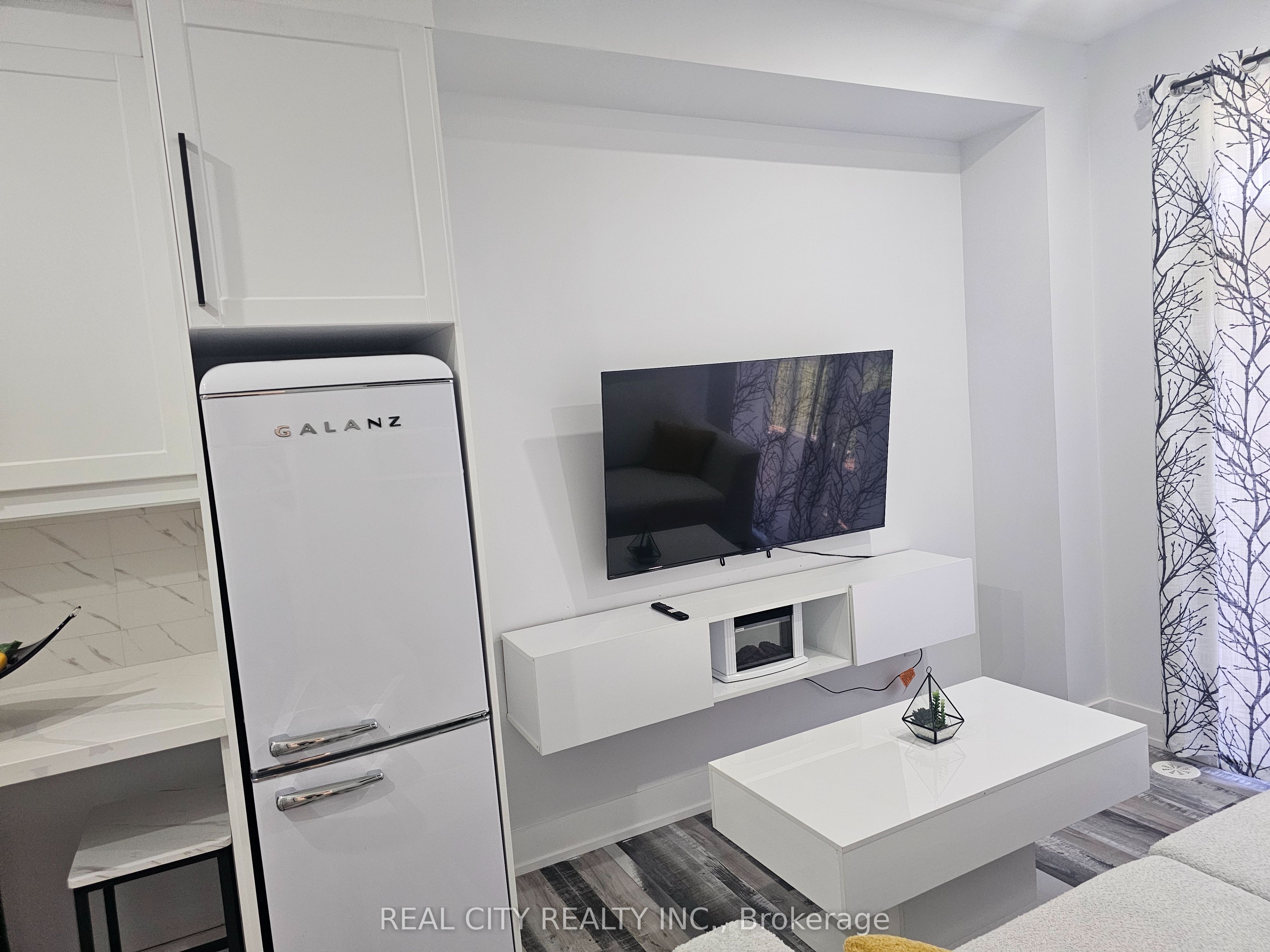 135 Farooq Boulevard, Vaughan, ON L4L 1A6 photo 4