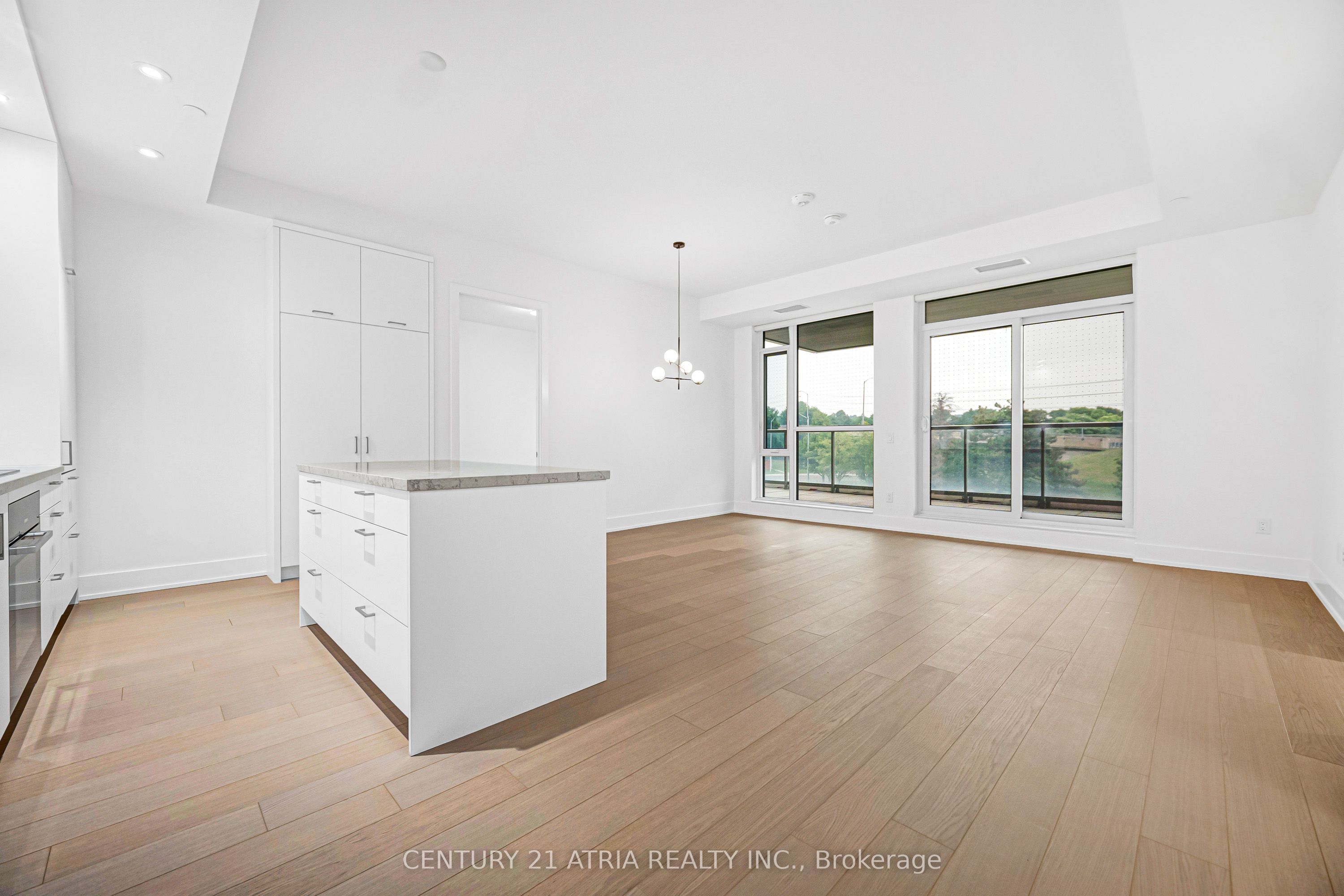397 Royal Orchard Boulevard 301, Markham, ON L3T 0H3 photo 2