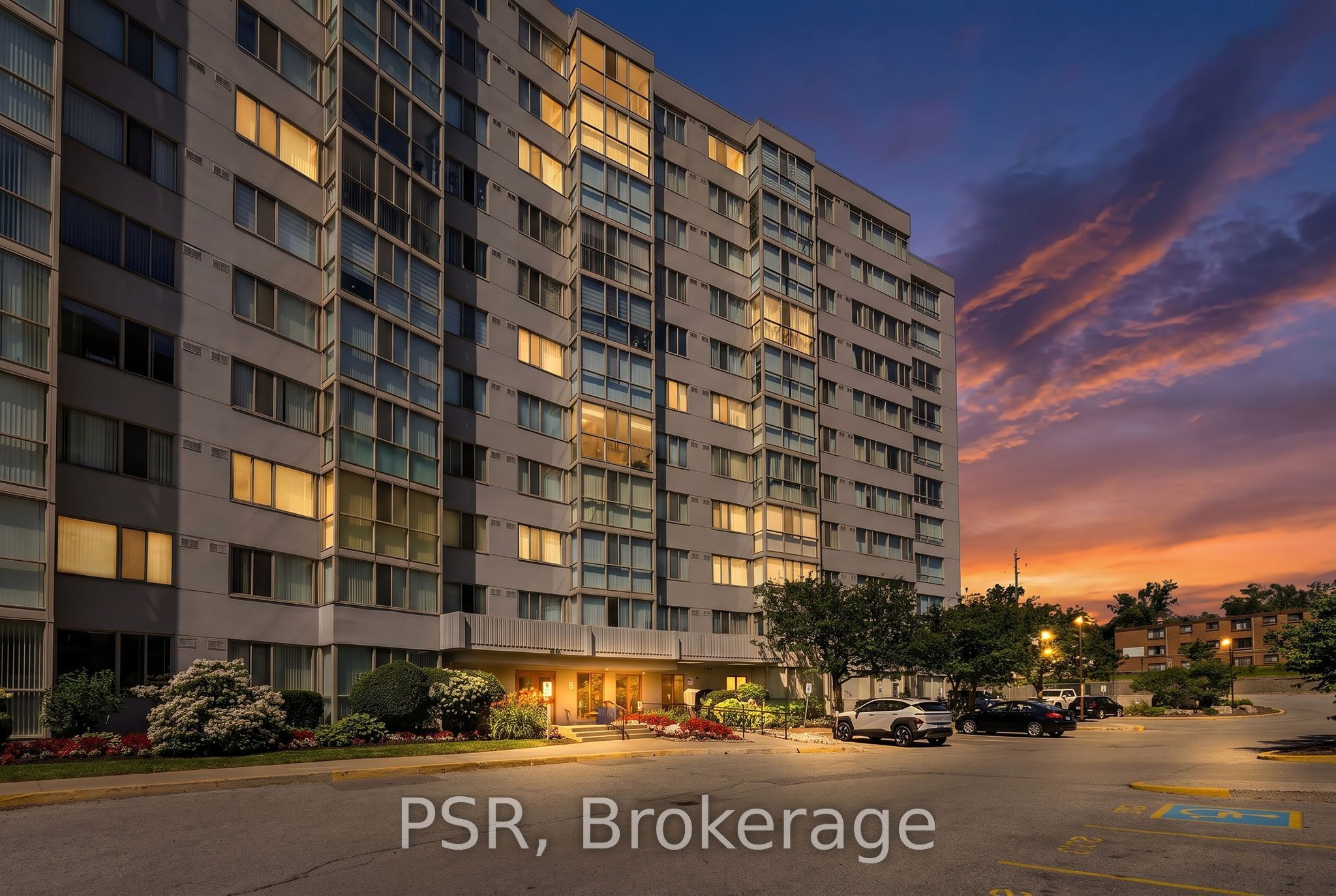270 Davis Drive 806, Newmarket, ON L3Y 8K2