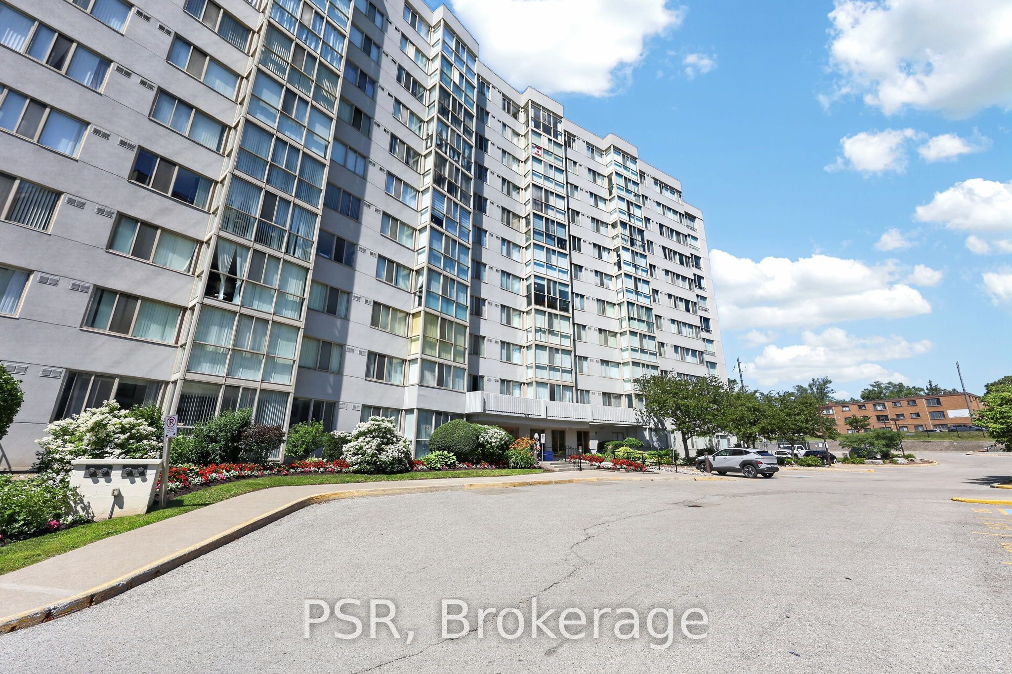 270 Davis Drive 806, Newmarket, ON L3Y 8K2 photo 3