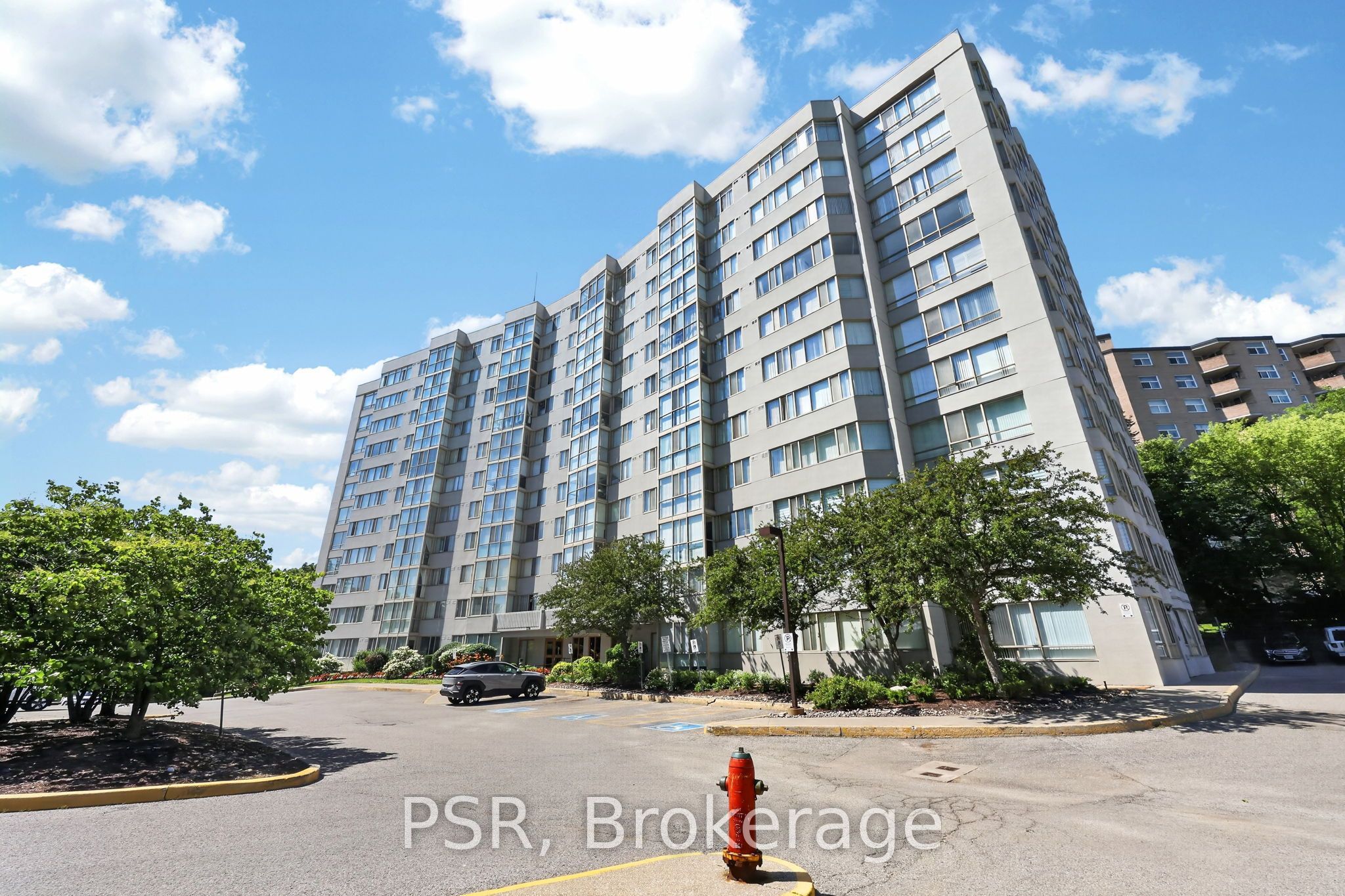 270 Davis Drive 806, Newmarket, ON L3Y 8K2 photo 4