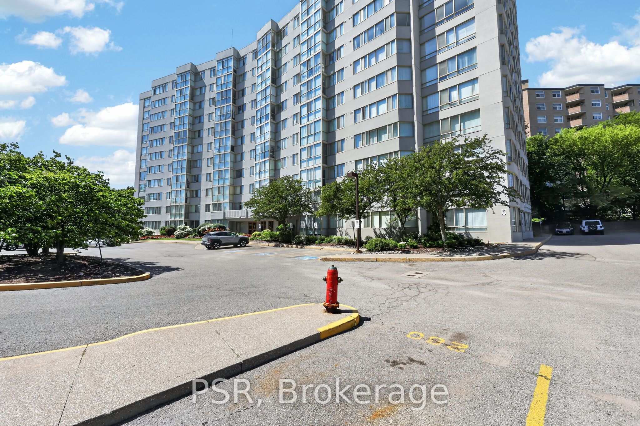 270 Davis Drive 806, Newmarket, ON L3Y 8K2 photo 5