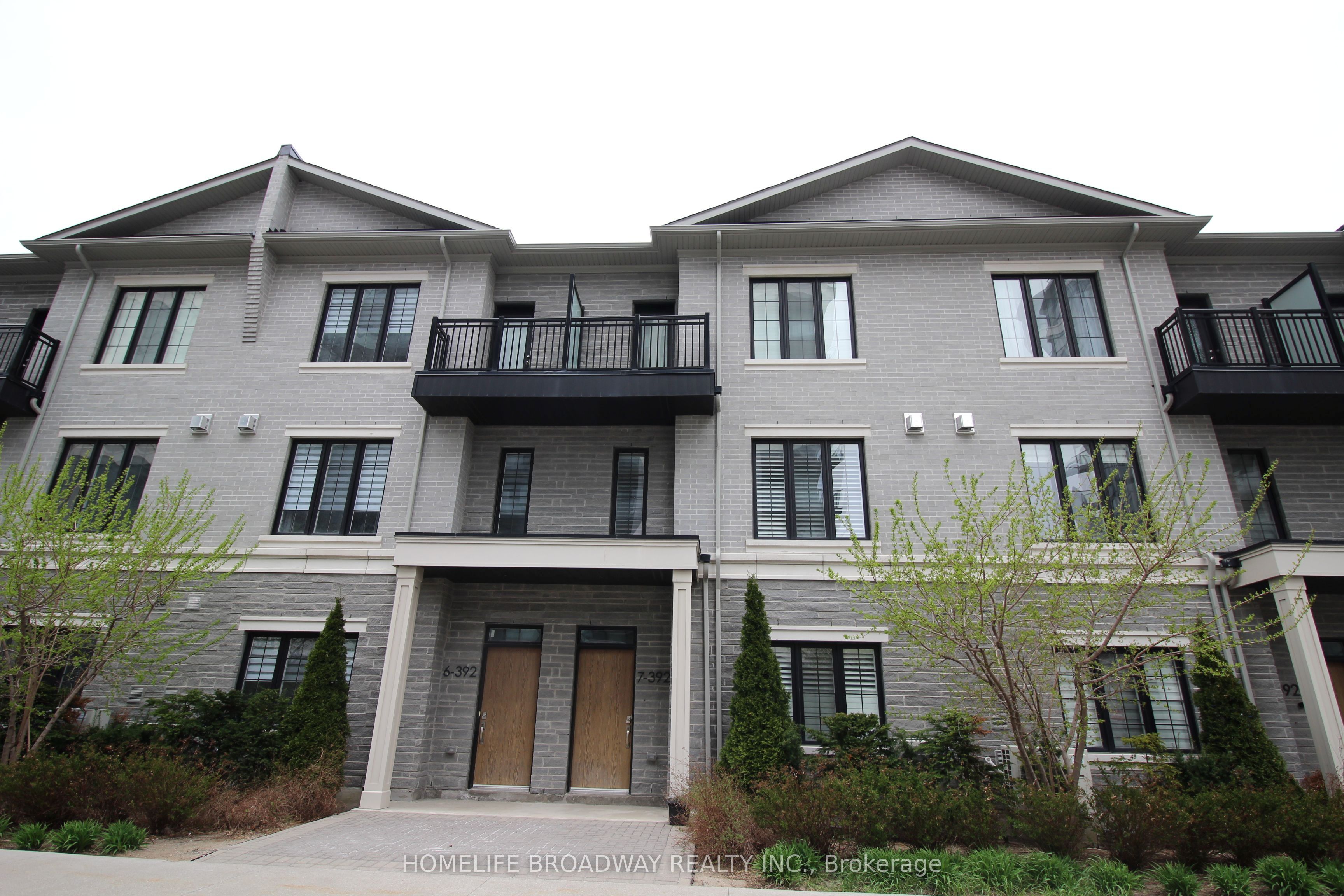 392 Highway 7 E Th7, Richmond Hill, ON L4B 0G5