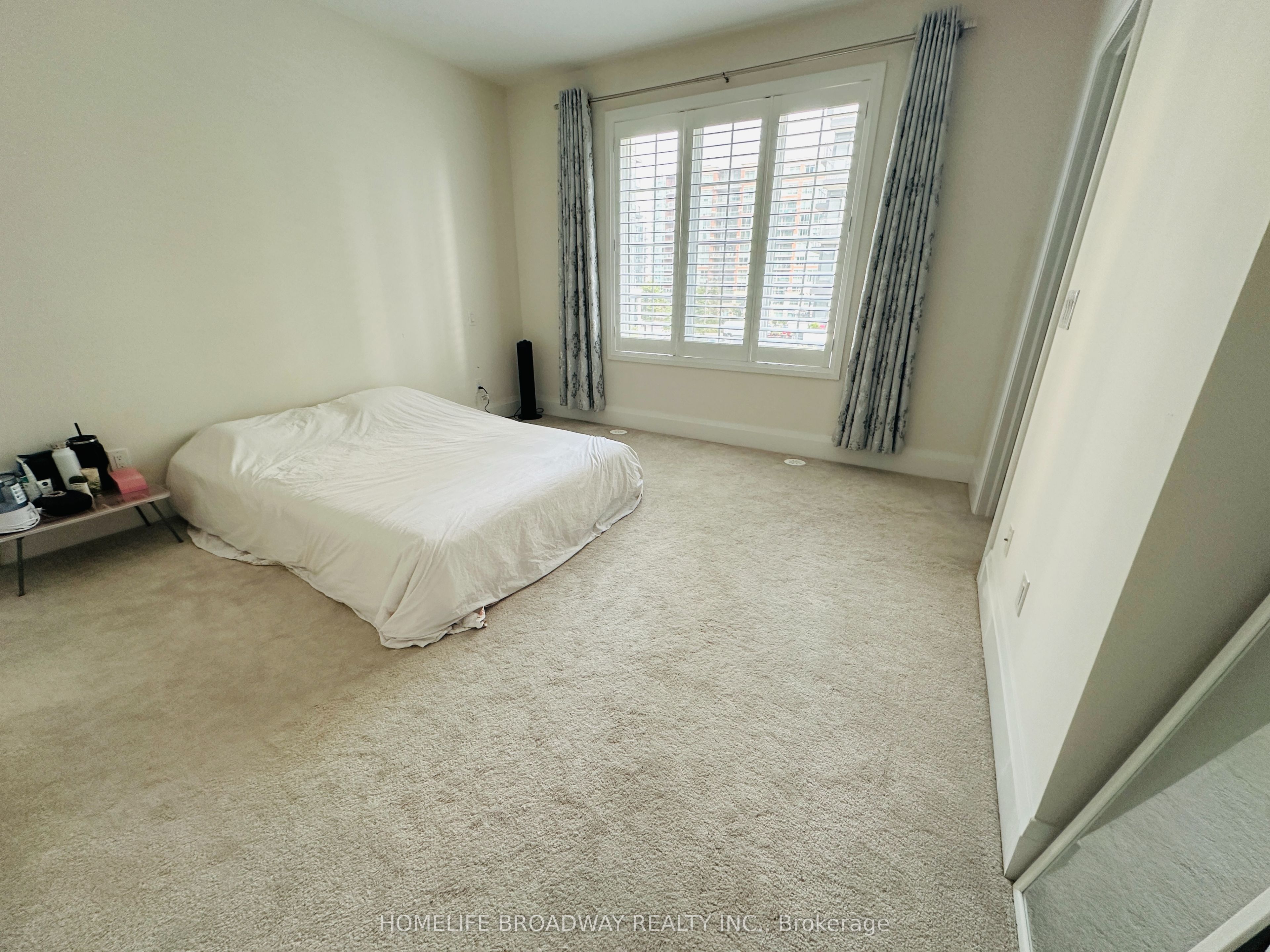 392 Highway 7 E Th7, Richmond Hill, ON L4B 0G5 photo 3
