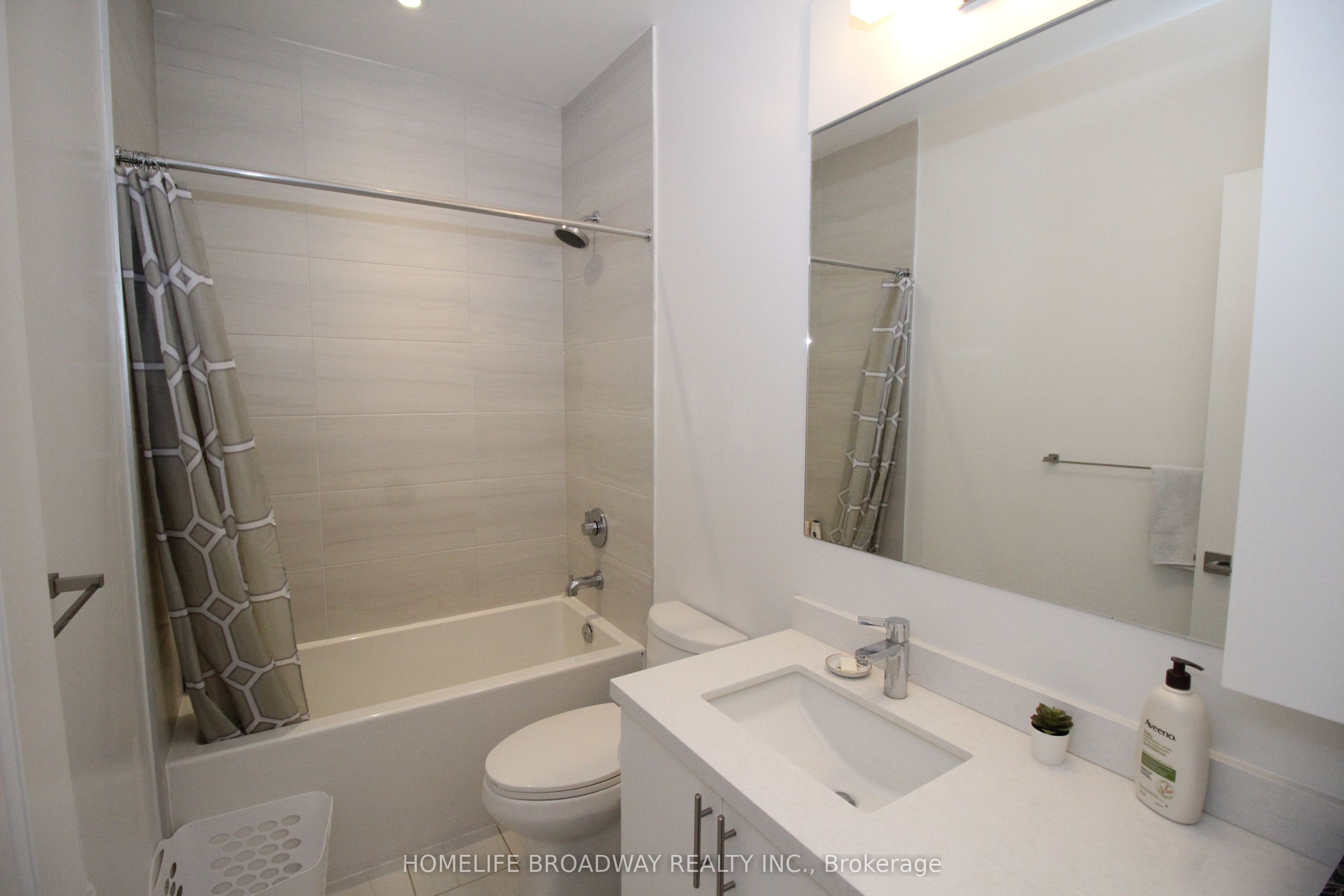 392 Highway 7 E Th7, Richmond Hill, ON L4B 0G5 photo 4
