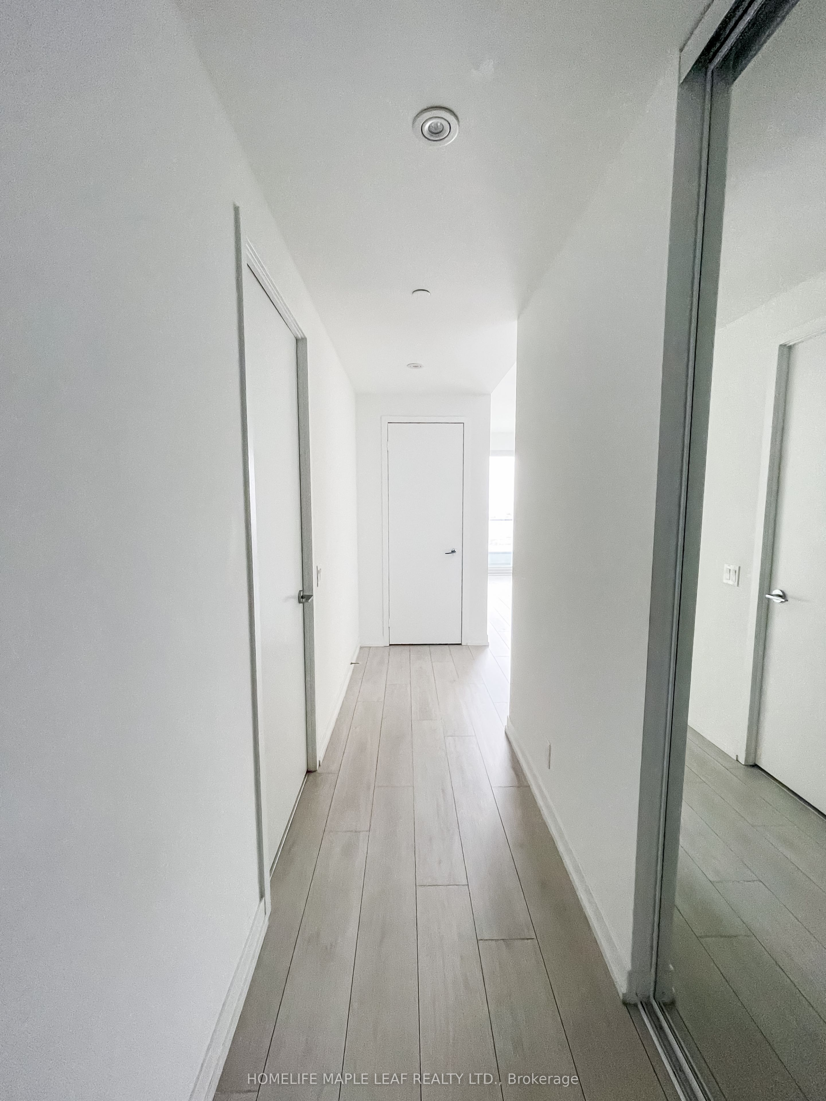 950 Portage Parkway 2215, Vaughan, ON L4K 0J7 photo 2