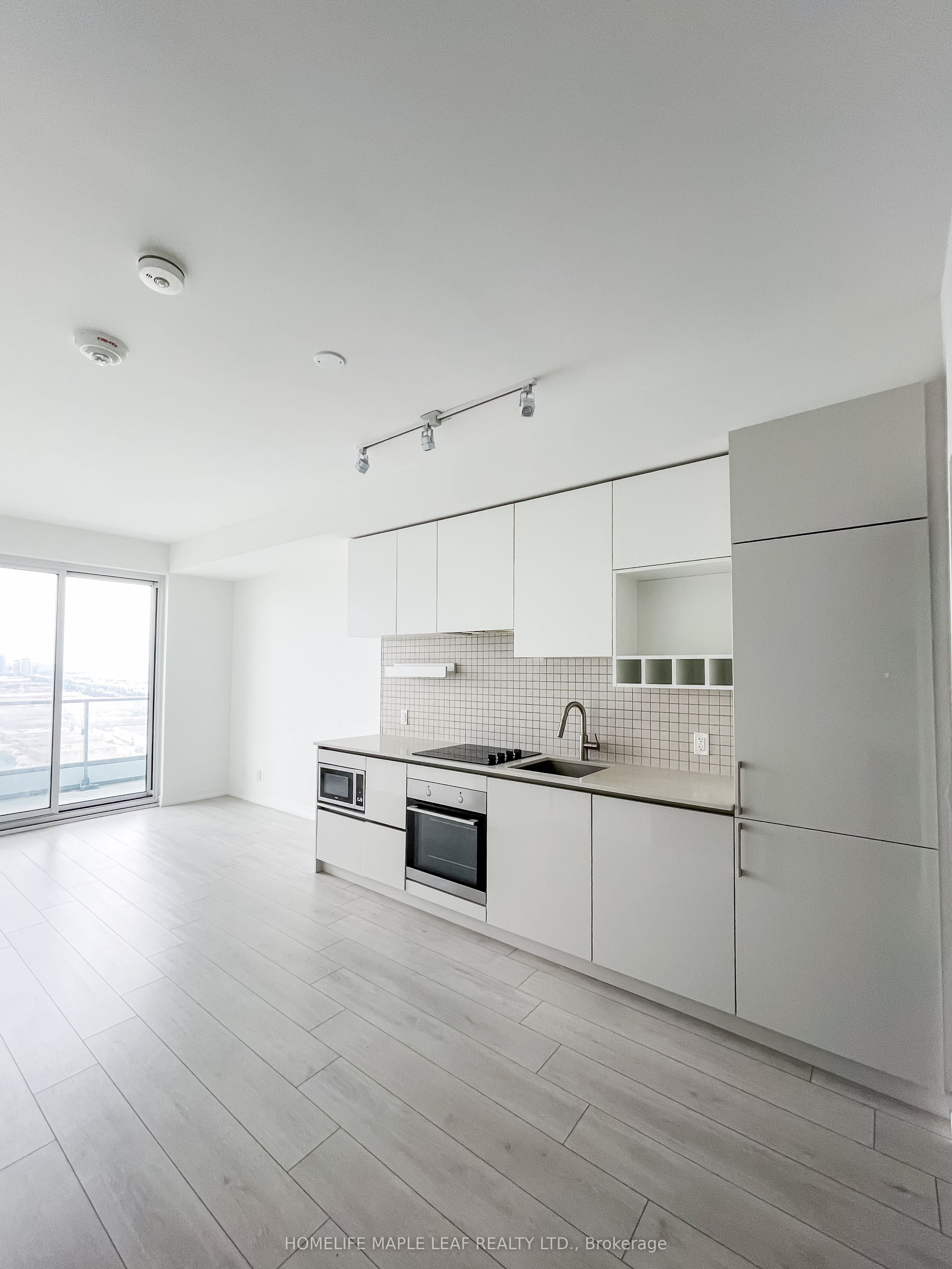 950 Portage Parkway 2215, Vaughan, ON L4K 0J7 photo 3