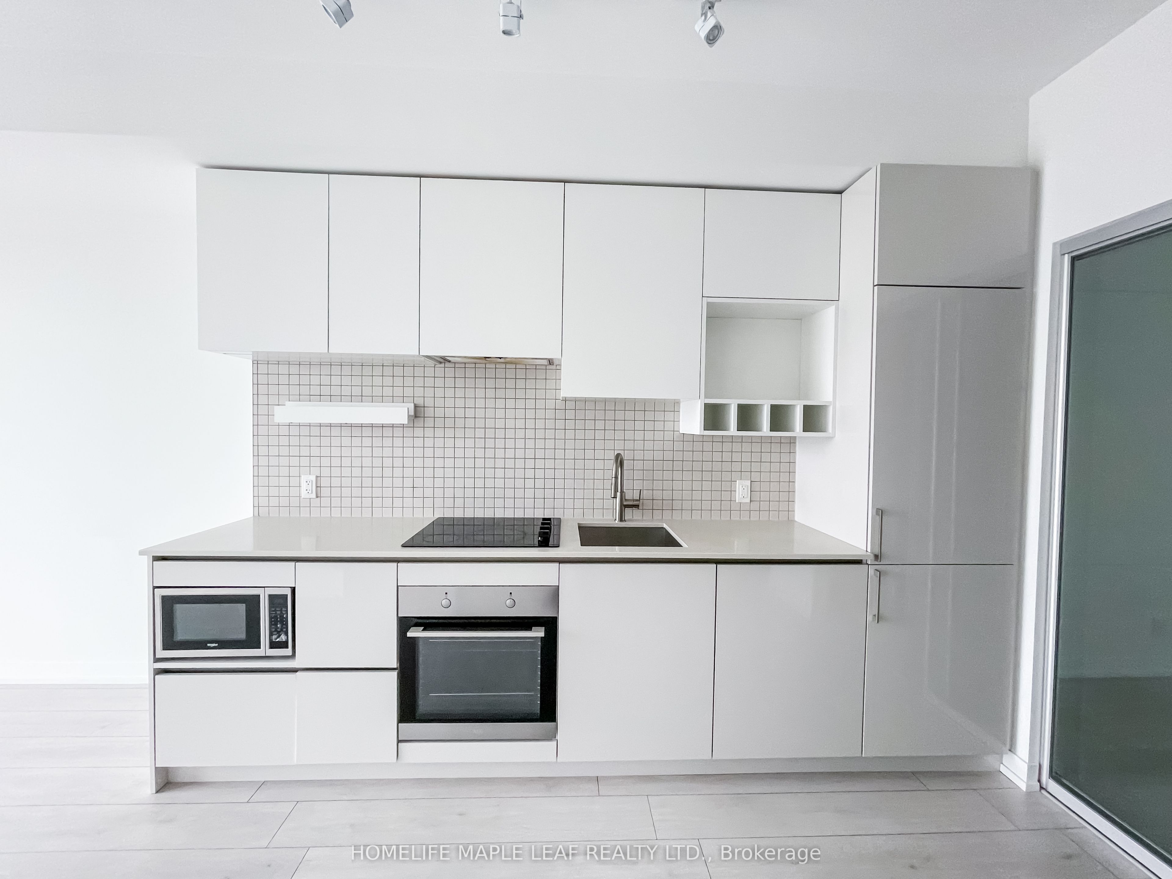 950 Portage Parkway 2215, Vaughan, ON L4K 0J7 photo 4